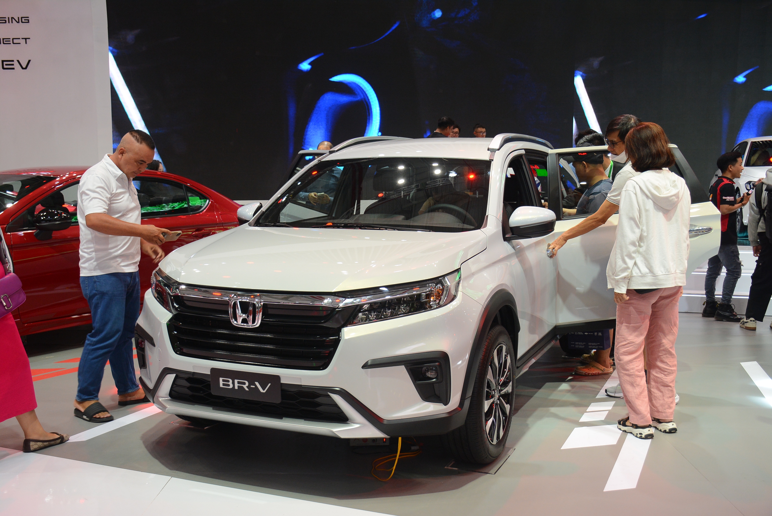 Ô tô giá rẻ nhập khẩu Indonesia ồ ạt vào Việt Nam, xe Trung Quốc 'hãm phanh' - Ảnh 2.