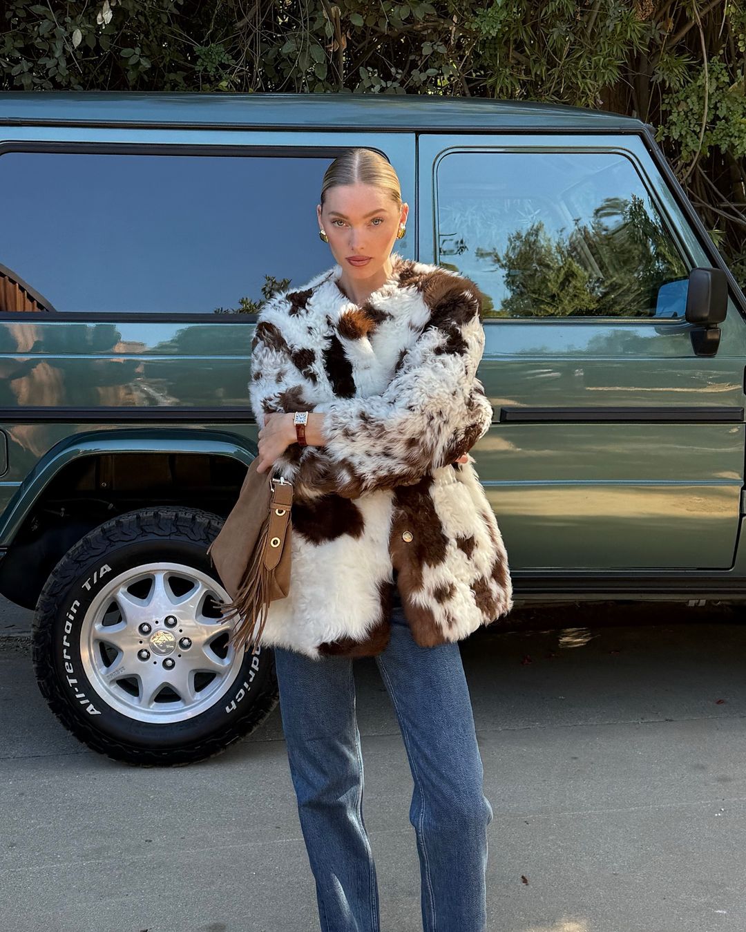 Krásné a elegantní díky džínám a bundě v chladném počasí - Foto 9. Đẹp, sang nhờ diện cặp đôi quần jeans và áo khoác mùa lạnh- Ảnh 9.