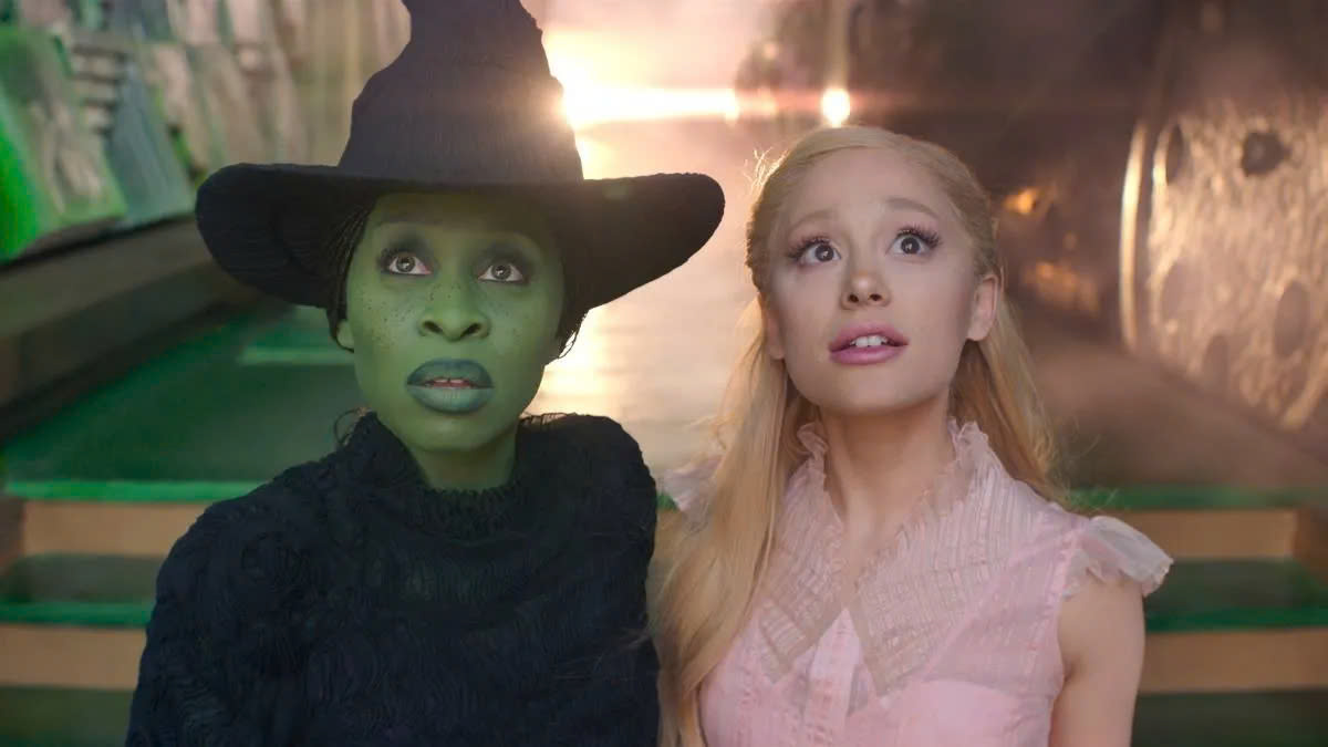 Phim 'Wicked' của Ariana Grande được giới phê bình gọi là 'kiệt tác âm nhạc'