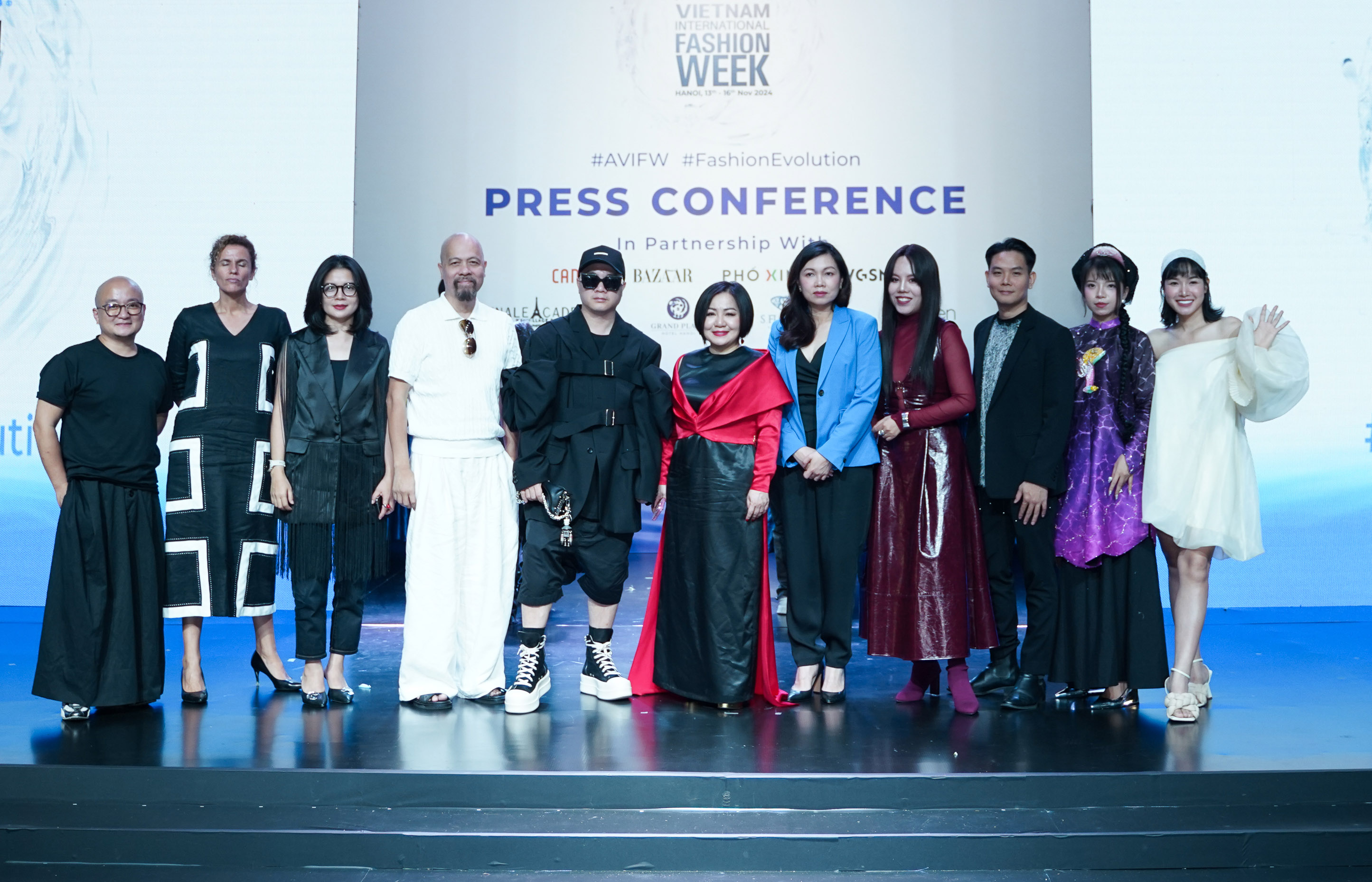 Hanoi'de 2024 Sonbahar Kış Moda Haftası'nın Başlatılması - Fotoğraf 7. Khởi động Tuần lễ Thời trang thu đông 2024 tại Hà Nội- Ảnh 7.