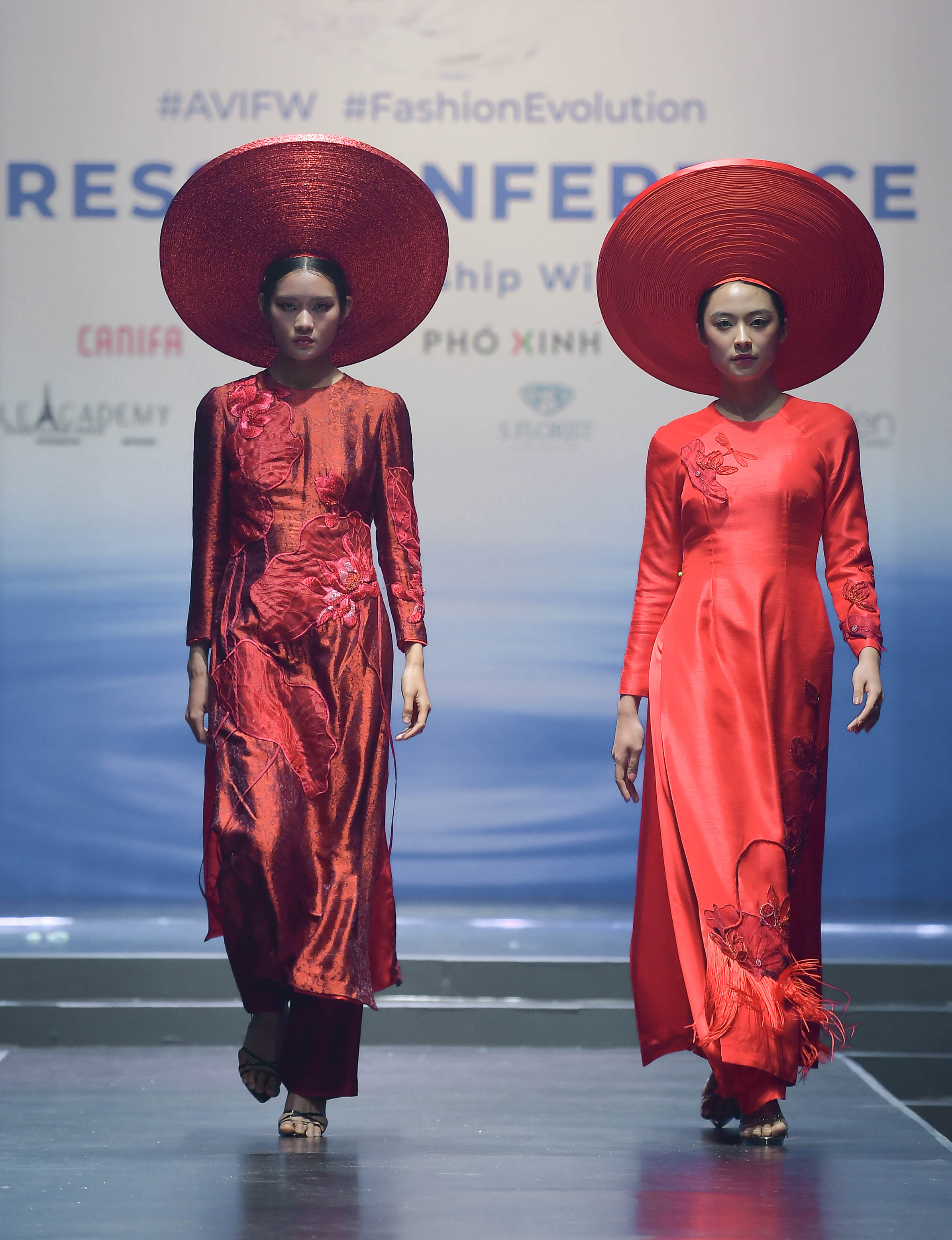 Hanoi'de 2024 Sonbahar Kış Moda Haftası'nın lansmanı - Fotoğraf 3. Khởi động Tuần lễ Thời trang thu đông 2024 tại Hà Nội- Ảnh 3.