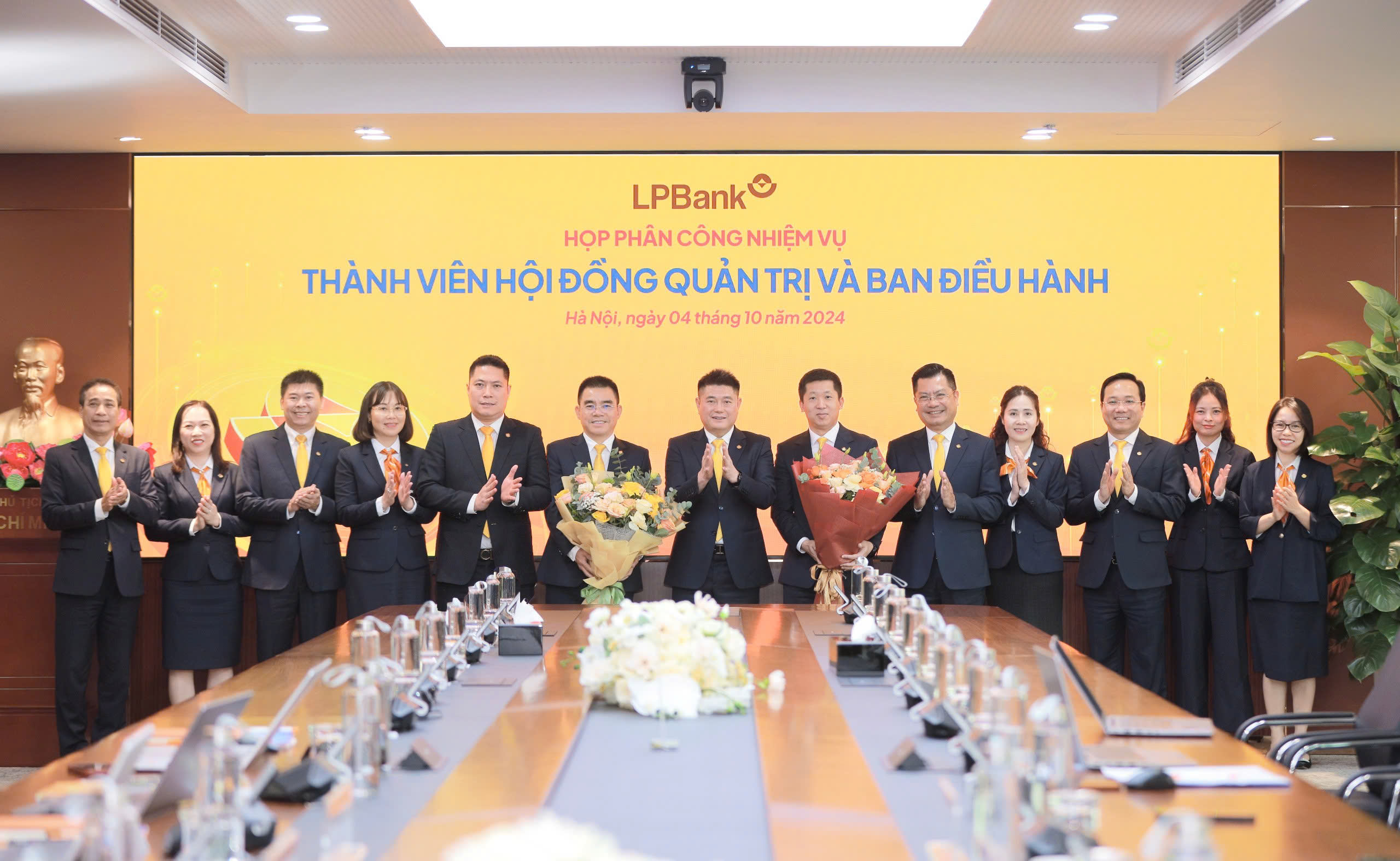 HĐQT LPBank họp phân công nhiệm vụ cho các thành viên HĐQT và Ban điều hành - Ảnh 3.