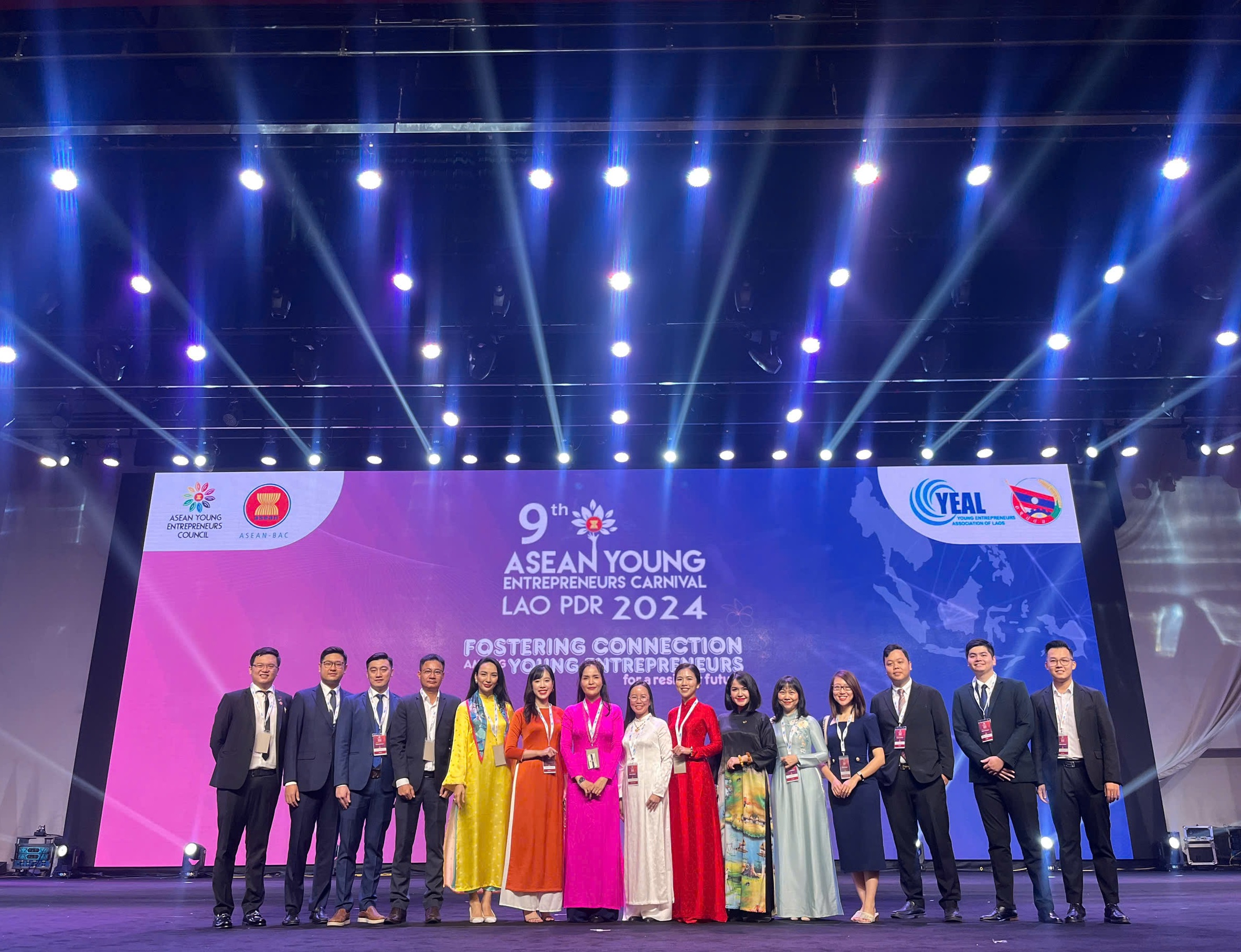 Chủ tịch TTC Energy vinh dự đón nhận giải thưởng Doanh nhân trẻ ASEAN 2024- Ảnh 1. Chủ tịch TTC Energy vinh dự đón nhận giải thưởng Doanh nhân trẻ ASEAN 2024- Ảnh 1.