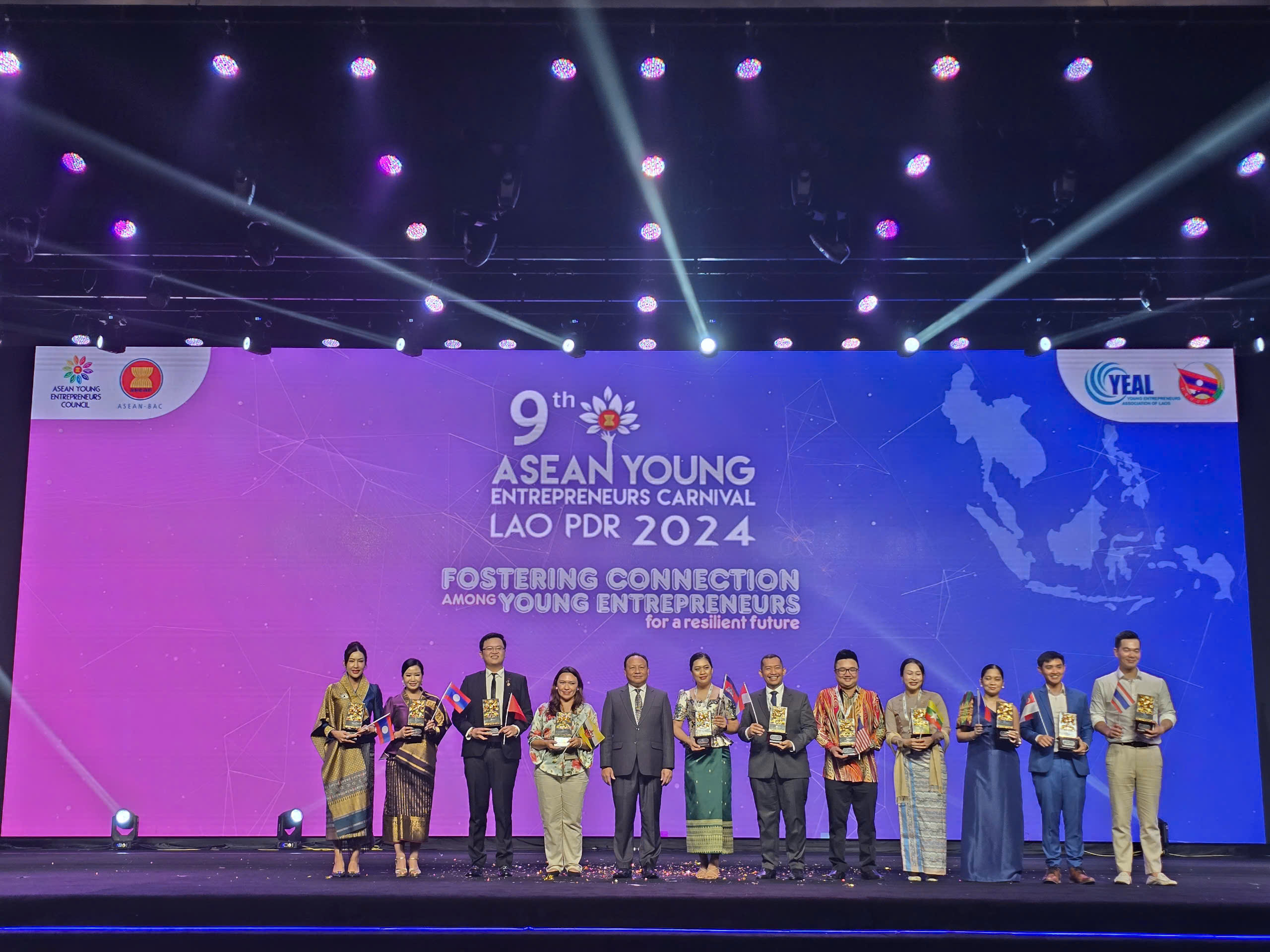 Chủ tịch TTC Energy vinh dự đón nhận giải thưởng Doanh nhân trẻ ASEAN 2024- Ảnh 2. Chủ tịch TTC Energy vinh dự đón nhận giải thưởng Doanh nhân trẻ ASEAN 2024- Ảnh 2.