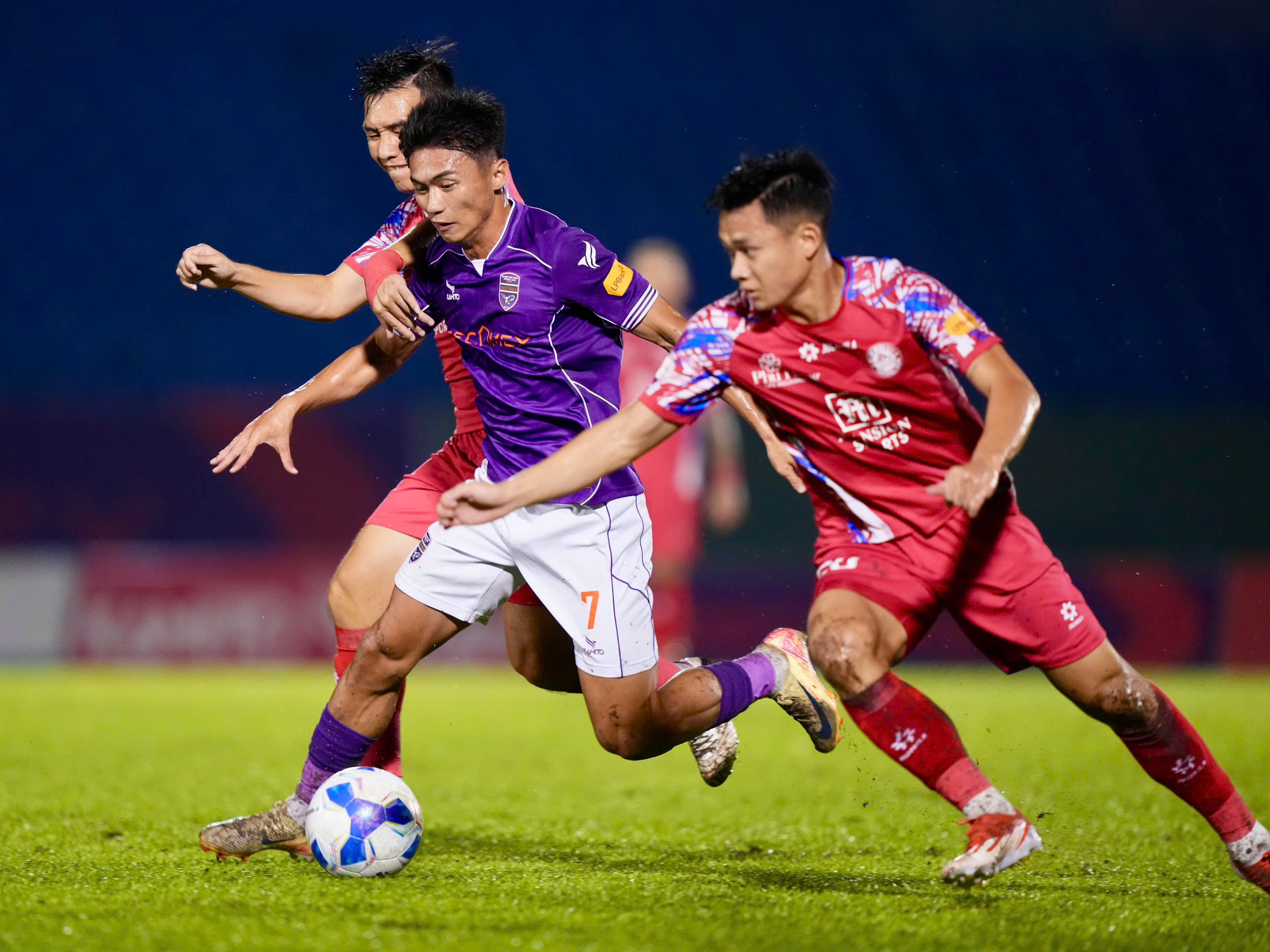 Lý do bất ngờ Nguyễn Trần Việt Cường xách vali lên đội tuyển: Đá cặp cùng Son, tại sao không?- Ảnh 3. Lý do bất ngờ Nguyễn Trần Việt Cường xách vali lên đội tuyển: Đá cặp cùng Son, tại sao không?- Ảnh 3.