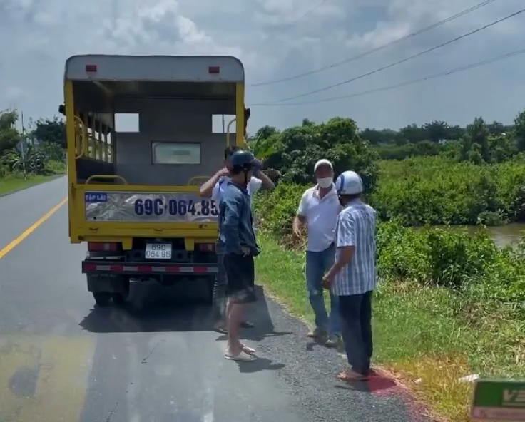 Học viên, giáo viên dạy lái xe ẩu đả với người dân ở Bạc Liêu- Ảnh 1.