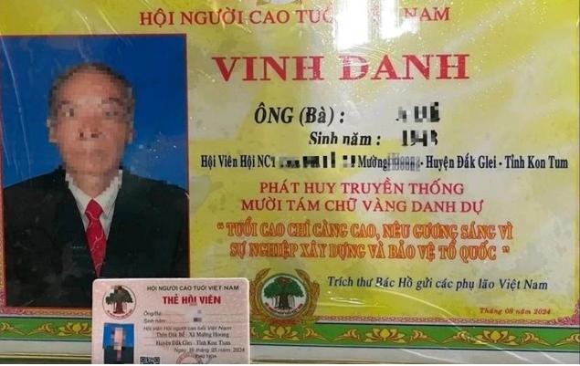 Vụ 'bẫy' làm bảng vinh danh: UBND tỉnh Kon Tum yêu cầu công an xác minh- Ảnh 1.