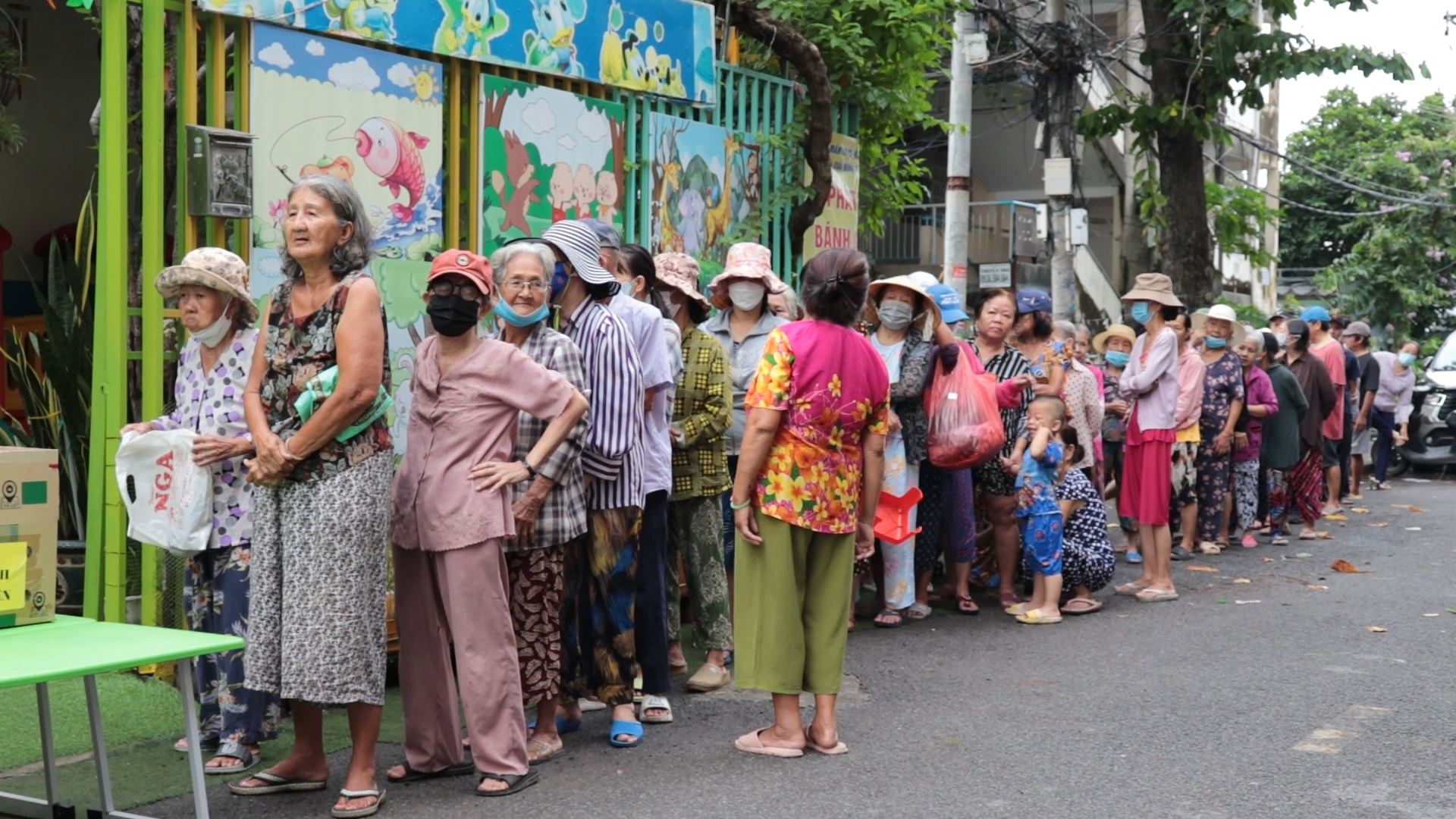 Động lực khiến bà giáo Thương dành tiền tích lũy làm thiện nguyện - Thành phố nặng ân tình, Kỳ 13- Ảnh 2.