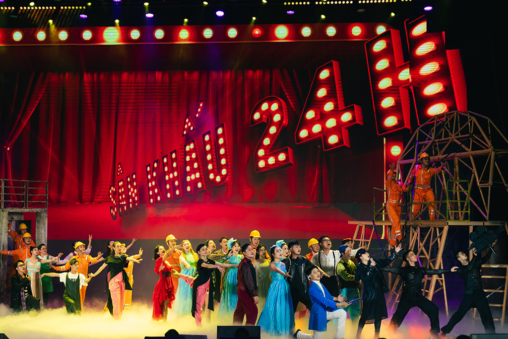 बा रिया-वुंग ताऊ थिएटर प्रतियोगिता में संगीत प्रस्तुत करता है - फोटो 1. Nhà hát Bà Rịa-Vũng Tàu mang nhạc kịch đi thi- Ảnh 1.