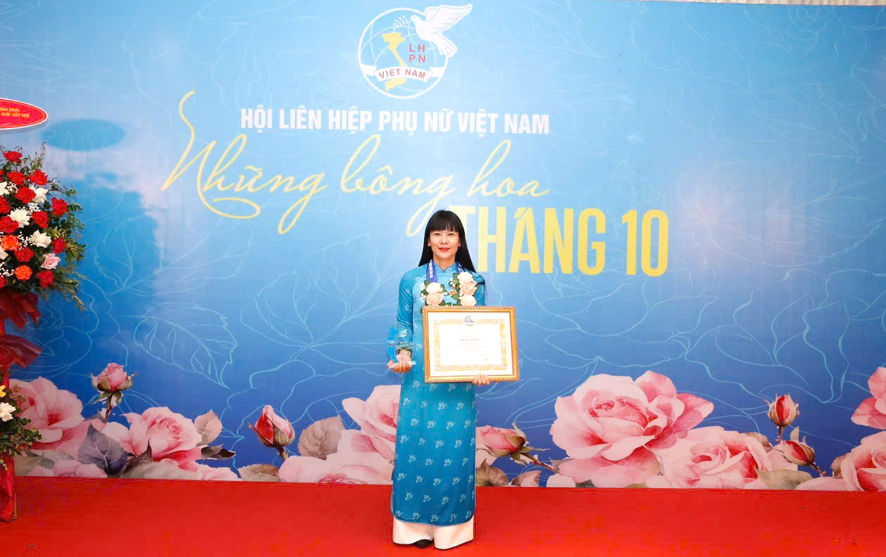 Bà Trịnh Thị Hồng Vân - Chủ tịch Hội đồng thành viên, Chủ tịch Hội Phụ nữ Công ty Yến sào Khánh Hòa vinh dự nhận bằng khen Chủ tịch Hội LHPN cấp huyện tiêu biểu toàn quốc năm 2024 Bà Trịnh Thị Hồng Vân - Chủ tịch Hội đồng thành viên, Chủ tịch Hội Phụ nữ Công ty Yến sào Khánh Hòa vinh dự nhận bằng khen Chủ tịch Hội LHPN cấp huyện tiêu biểu toàn quốc năm 2024