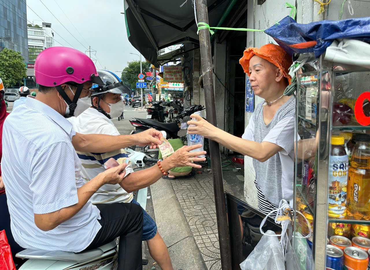 Sống ở TP.HCM 'hơn nhau' bởi hàng xóm: Những điều nhỏ xíu rất Sài Gòn mà thương- Ảnh 7.