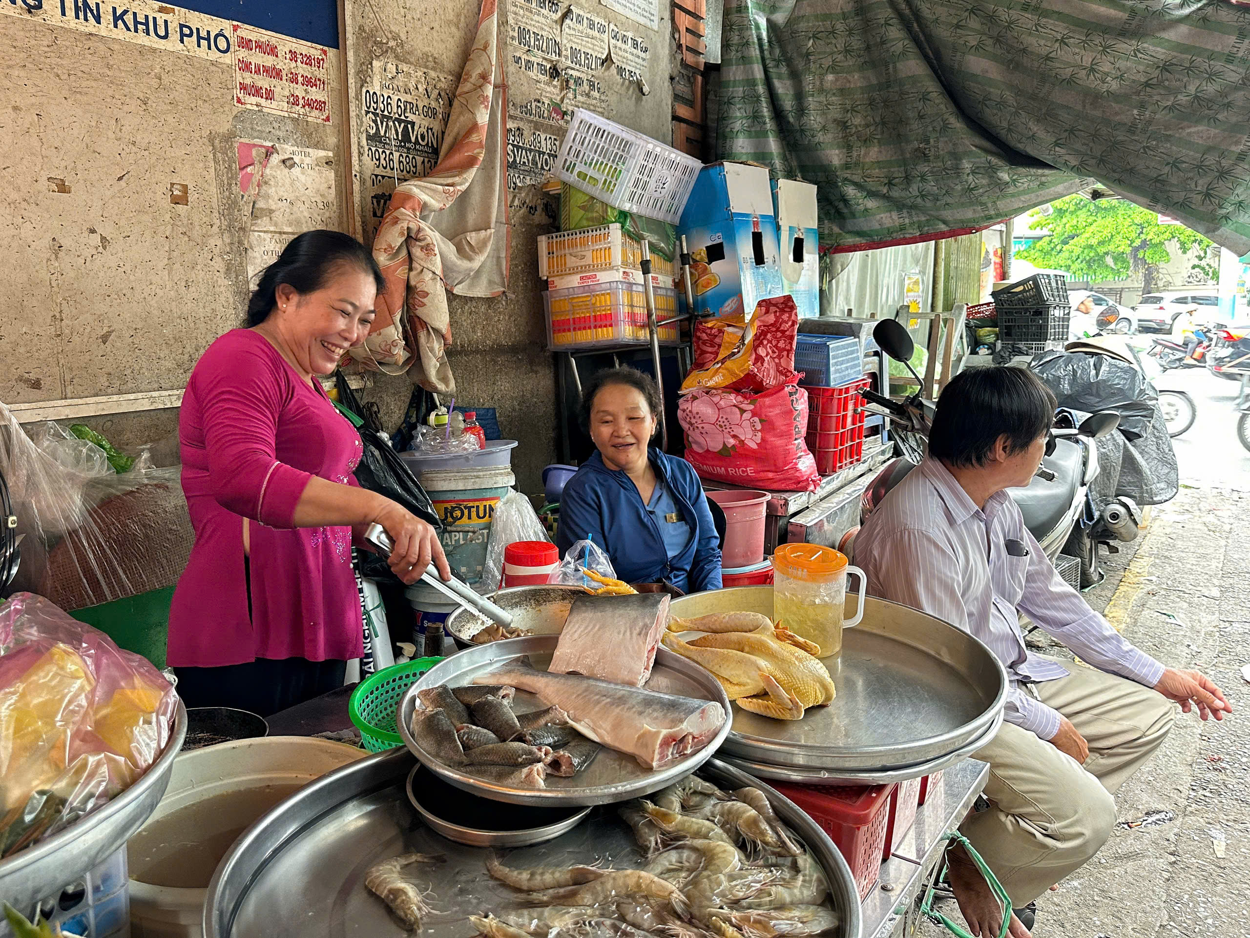 Sống ở TP.HCM 'hơn nhau' bởi hàng xóm: Những điều nhỏ xíu rất Sài Gòn mà thương- Ảnh 6.