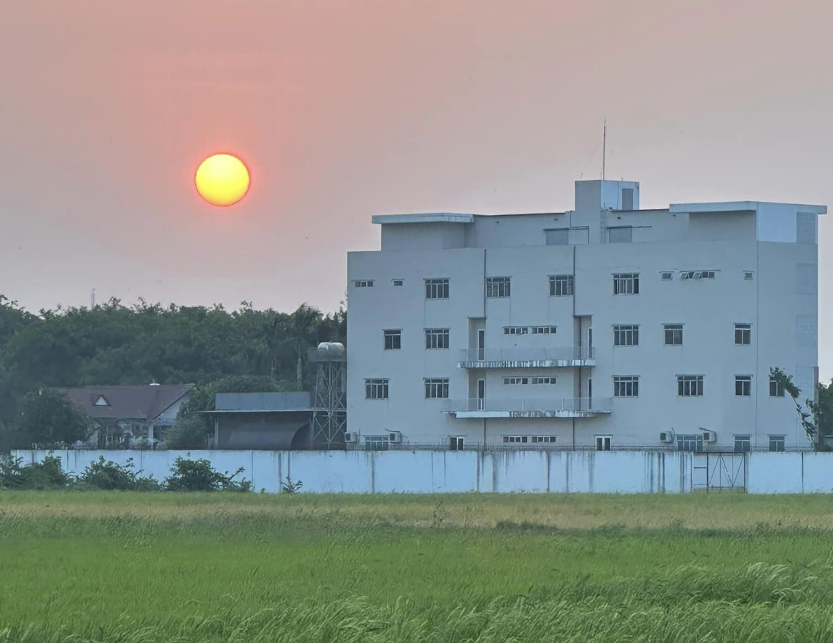 'Mặt trời đỏ rực kỳ lạ ở Hải Phòng': Lý giải hiện tượng này thế nào?- Ảnh 2.