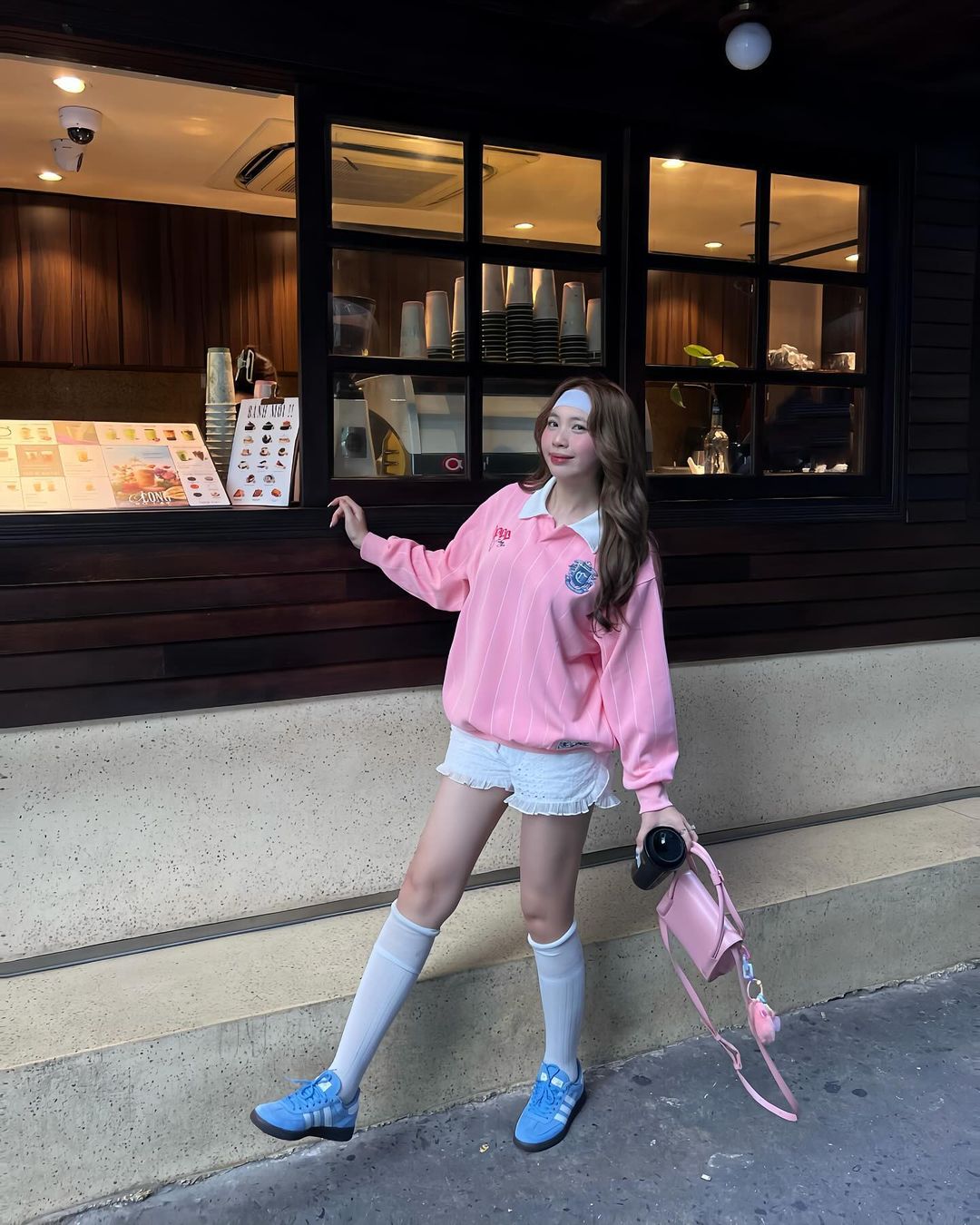 បំបាត់ភាពត្រជាក់ក្នុងរដូវរងាជាមួយនឹងសម្លៀកបំពាក់ពណ៌ក្តៅ - រូបថត ៨. Xua tan cái lạnh mùa đông với trang phục gam màu nóng- Ảnh 8.