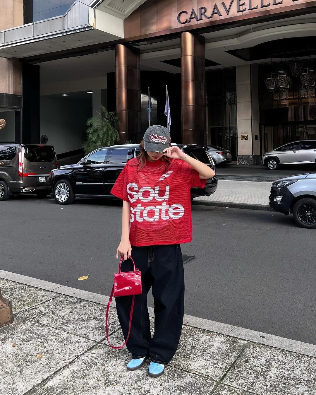 បំបាត់ភាពត្រជាក់ក្នុងរដូវរងាជាមួយនឹងសំលៀកបំពាក់ពណ៌ក្តៅ - រូបថត 2 ។ Xua tan cái lạnh mùa đông với trang phục gam màu nóng- Ảnh 2.