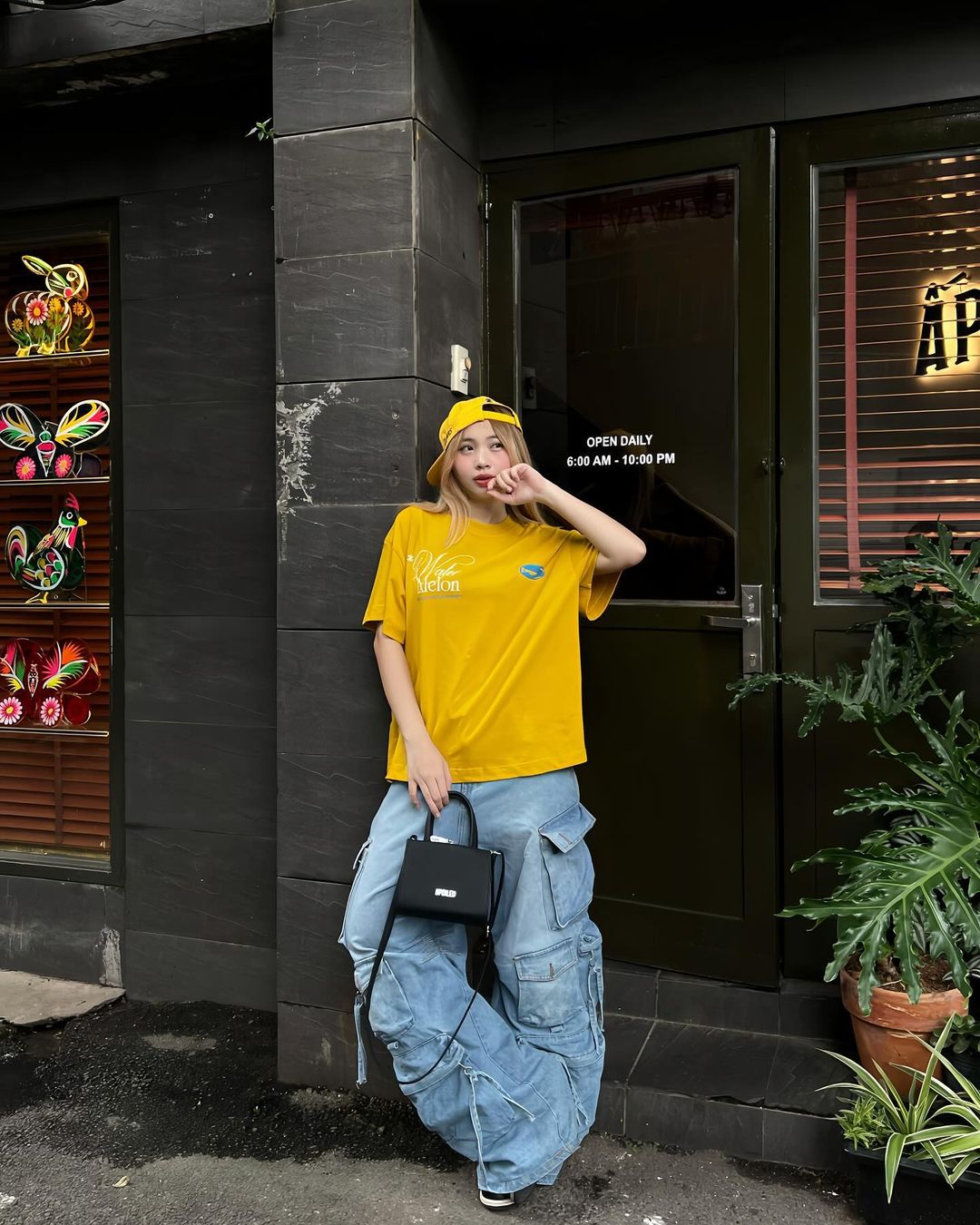 រំសាយភាពត្រជាក់ក្នុងរដូវរងាជាមួយនឹងសម្លៀកបំពាក់ពណ៌ក្តៅ - រូបថត ៤. Xua tan cái lạnh mùa đông với trang phục gam màu nóng- Ảnh 4.