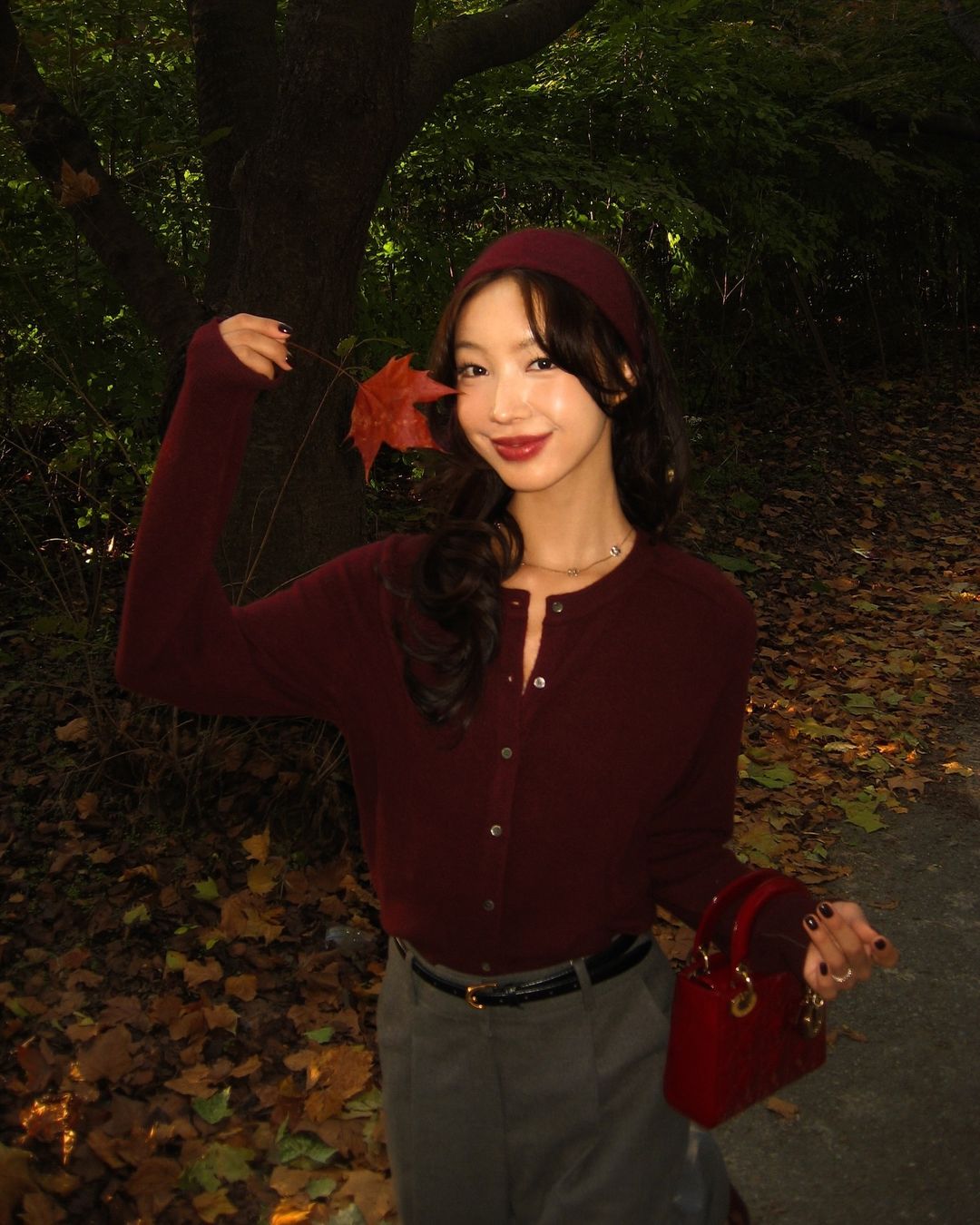 បំបាត់ភាពត្រជាក់ក្នុងរដូវរងាជាមួយនឹងសម្លៀកបំពាក់ពណ៌ក្តៅ - រូបថត 6 ។ Xua tan cái lạnh mùa đông với trang phục gam màu nóng- Ảnh 6.