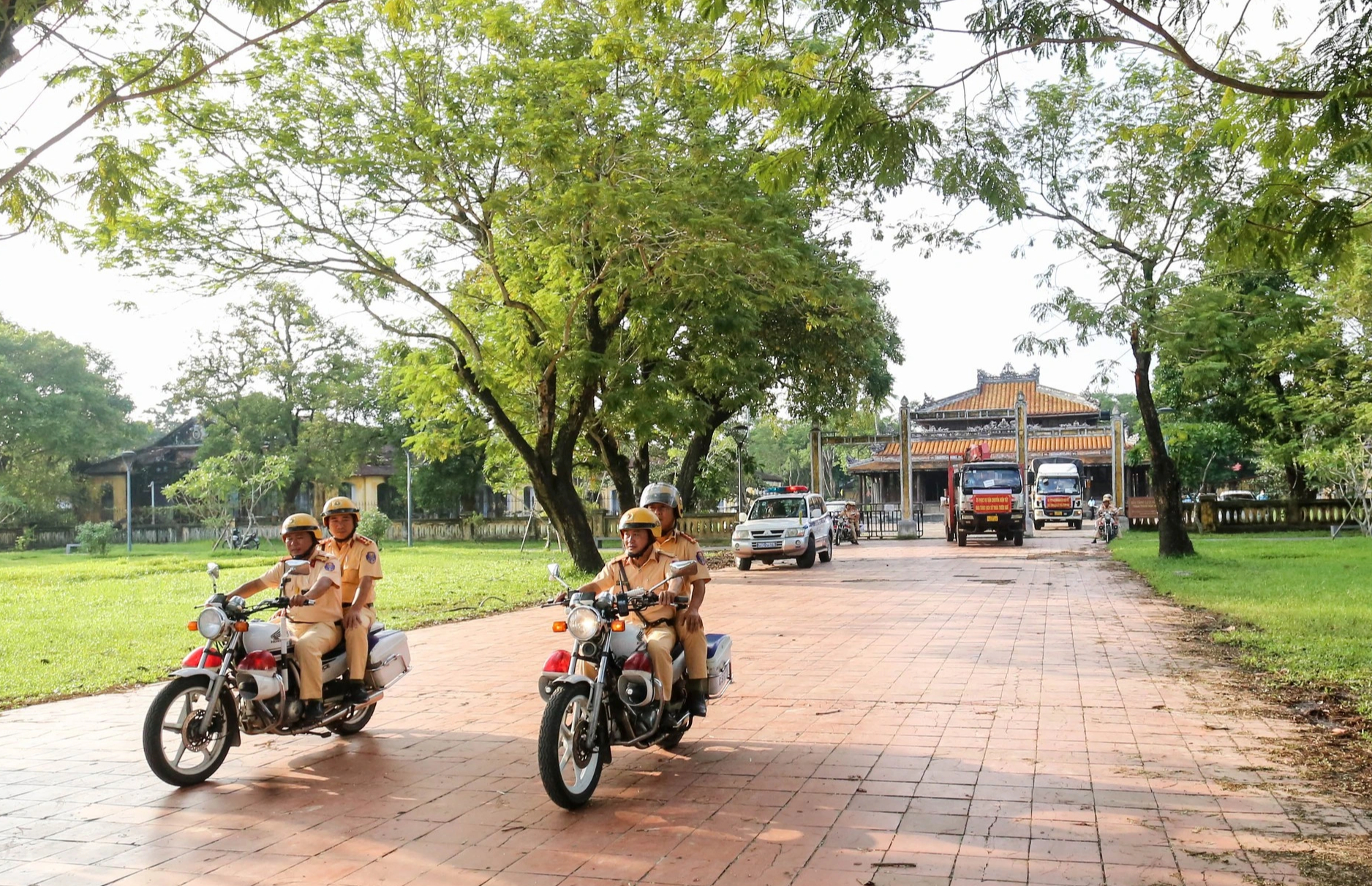 'Hộ tống' bảo vật quốc gia của Bảo tàng Lịch sử Thừa Thiên-Huế về 'nhà' mới- Ảnh 9.