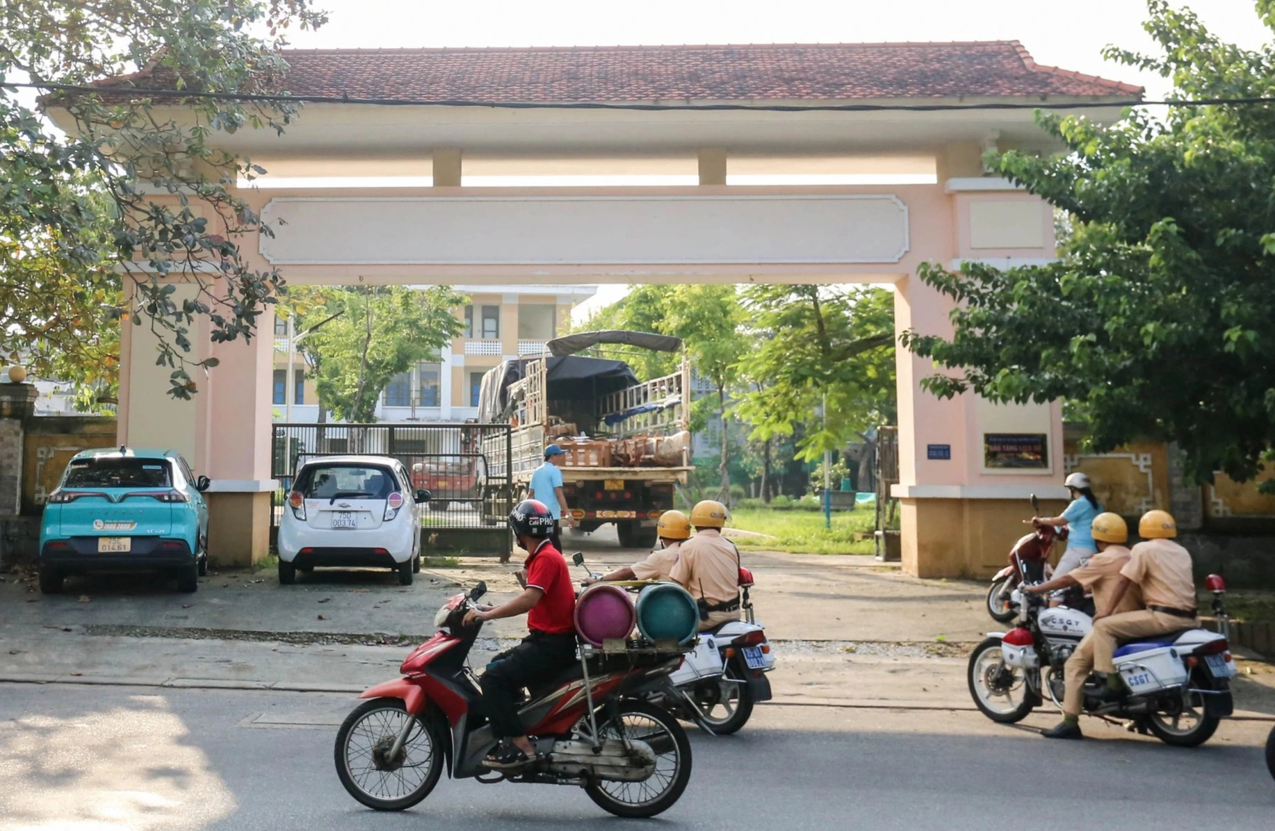 'Hộ tống' bảo vật quốc gia của Bảo tàng Lịch sử Thừa Thiên-Huế về 'nhà' mới- Ảnh 10.