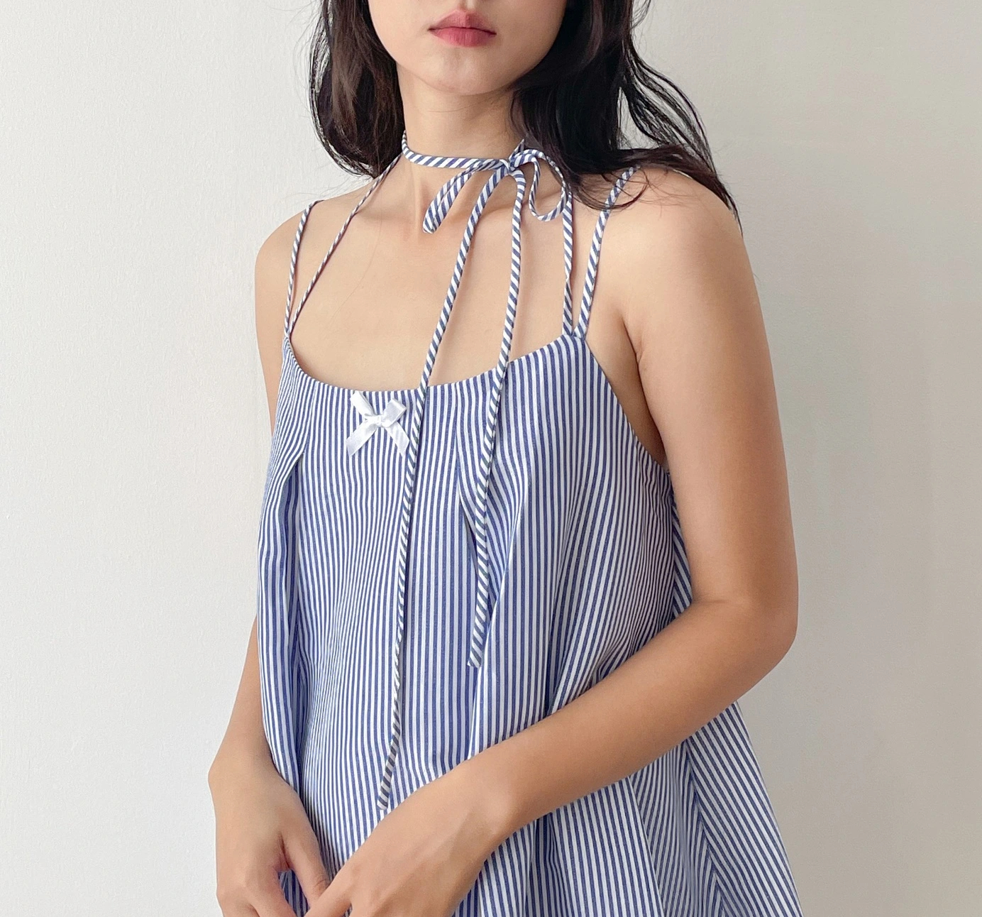 F5 tủ đồ công sở với trang phục kẻ sọc trẻ trung và thanh lịch- Ảnh 2. F5 tủ đồ công sở với trang phục kẻ sọc trẻ trung và thanh lịch- Ảnh 2.