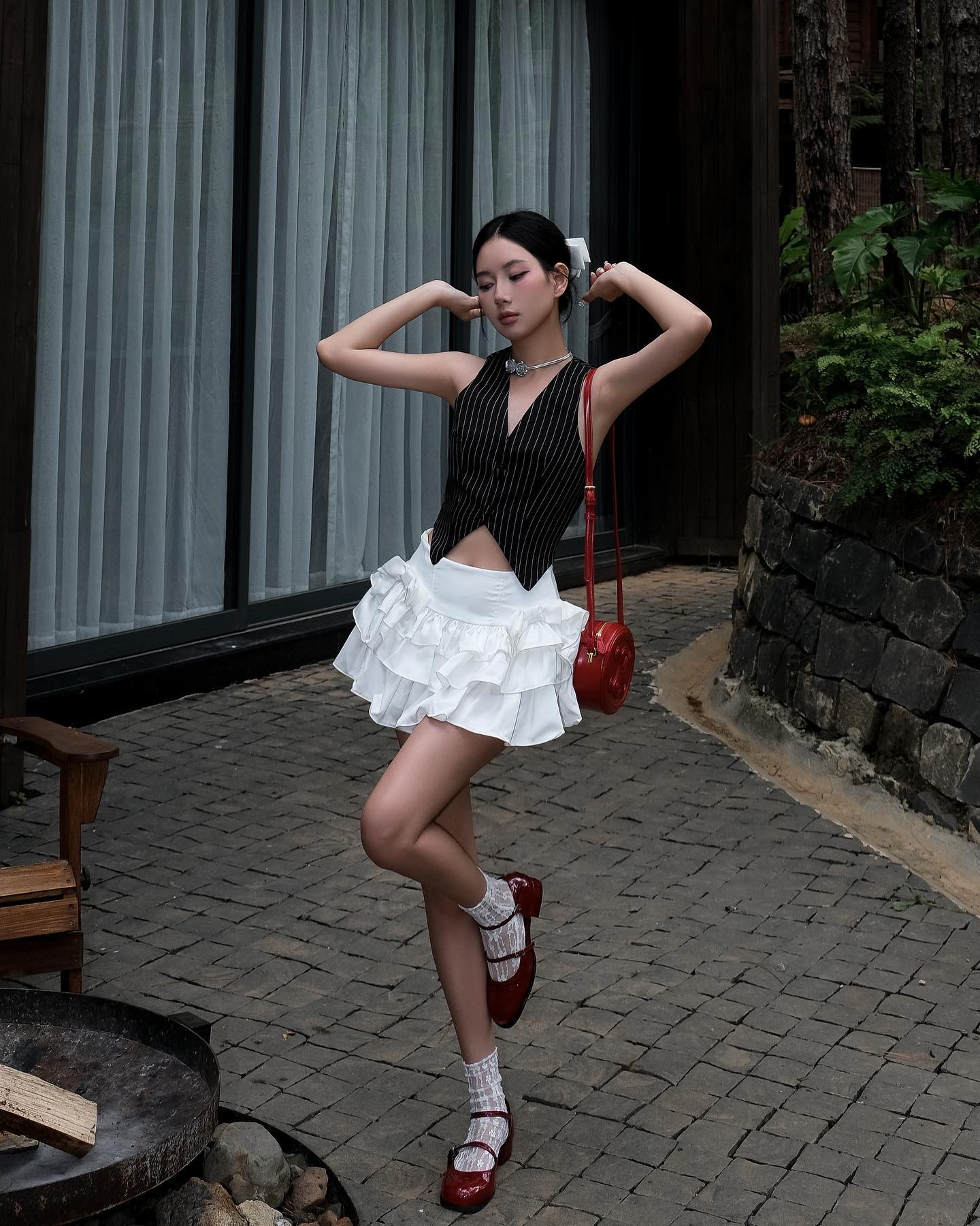 F5 tủ đồ công sở với trang phục kẻ sọc trẻ trung và thanh lịch- Ảnh 7. F5 tủ đồ công sở với trang phục kẻ sọc trẻ trung và thanh lịch- Ảnh 7.