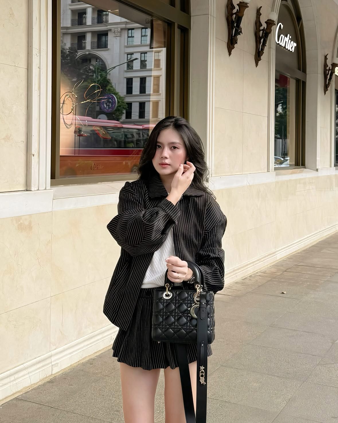 F5 tủ đồ công sở với trang phục kẻ sọc trẻ trung và thanh lịch- Ảnh 10. F5 tủ đồ công sở với trang phục kẻ sọc trẻ trung và thanh lịch- Ảnh 10.