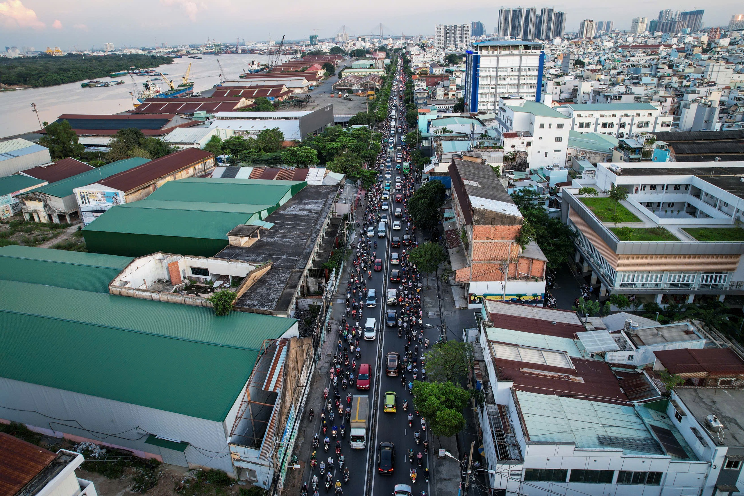 Đi trên con đường ùn tắc nhất TP.HCM từ trung tâm sang Q.7: Mệt mỏi ngày lẫn đêm