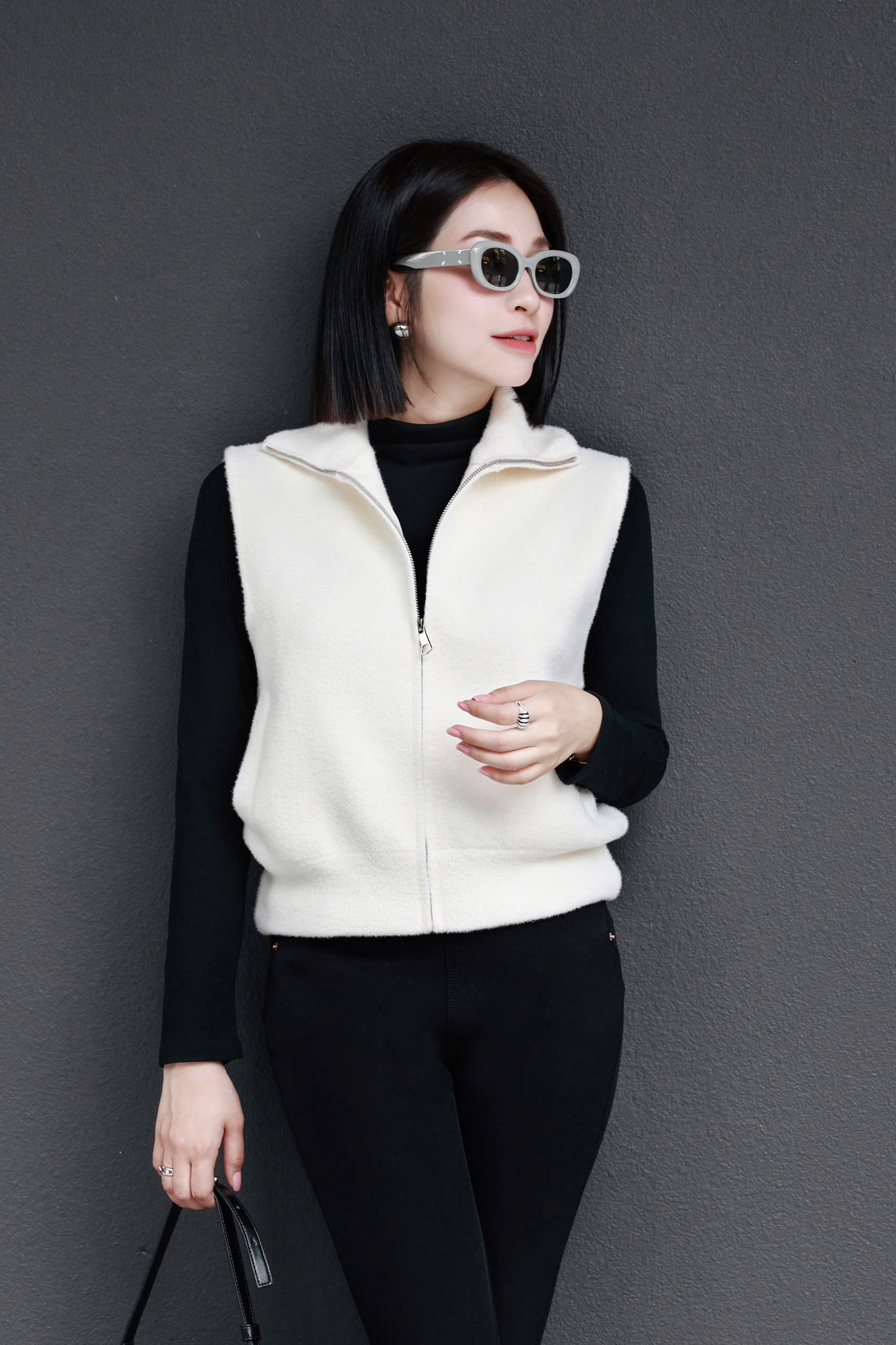 Khởi đầu phong cách thanh lịch với kiểu áo len mỏng- Ảnh 12. Khởi đầu phong cách thanh lịch với kiểu áo len mỏng- Ảnh 12.