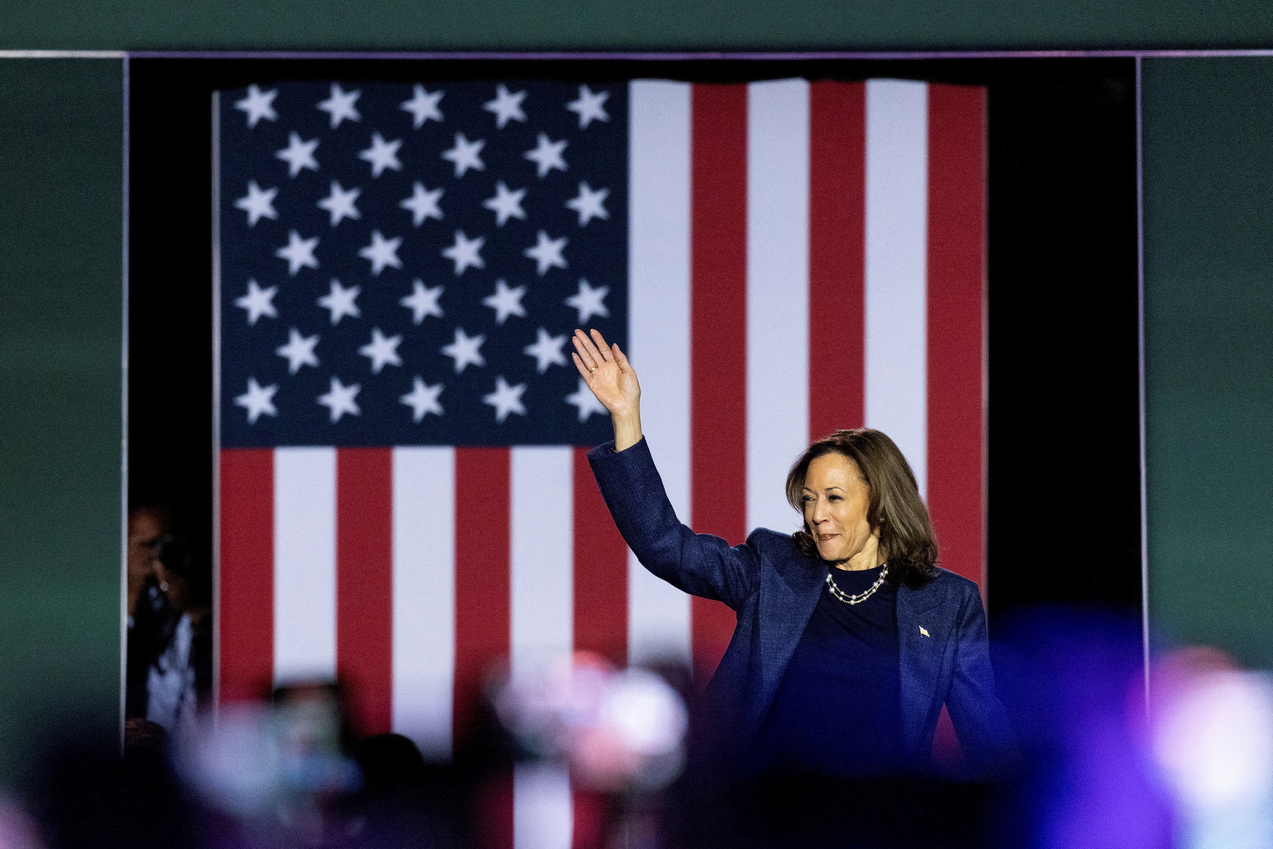 Ông Trump kêu gọi hỗ trợ bà Harris trả nợ 20 triệu USD chi phí tranh cử- Ảnh 1.