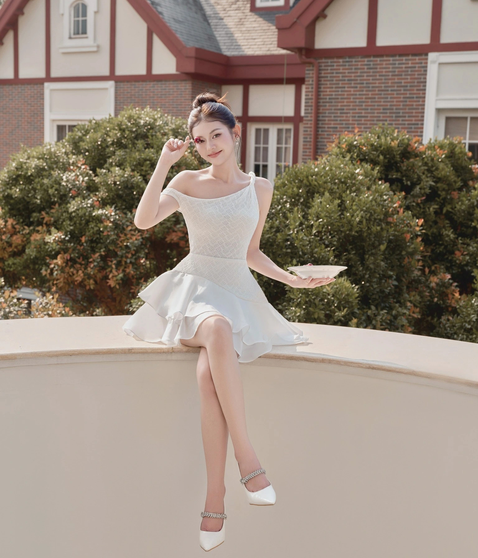 គន្លឹះក្នុងការស្លៀកពាក់ឱ្យបានស្អាតក្នុងរដូវកាលនេះ គឺរ៉ូបបិទស្មាដ៏ទាក់ទាញ - រូបថត ១. Chìa khóa mặc đẹp mùa này gọi tên váy trễ vai đầy cuốn hút- Ảnh 1.