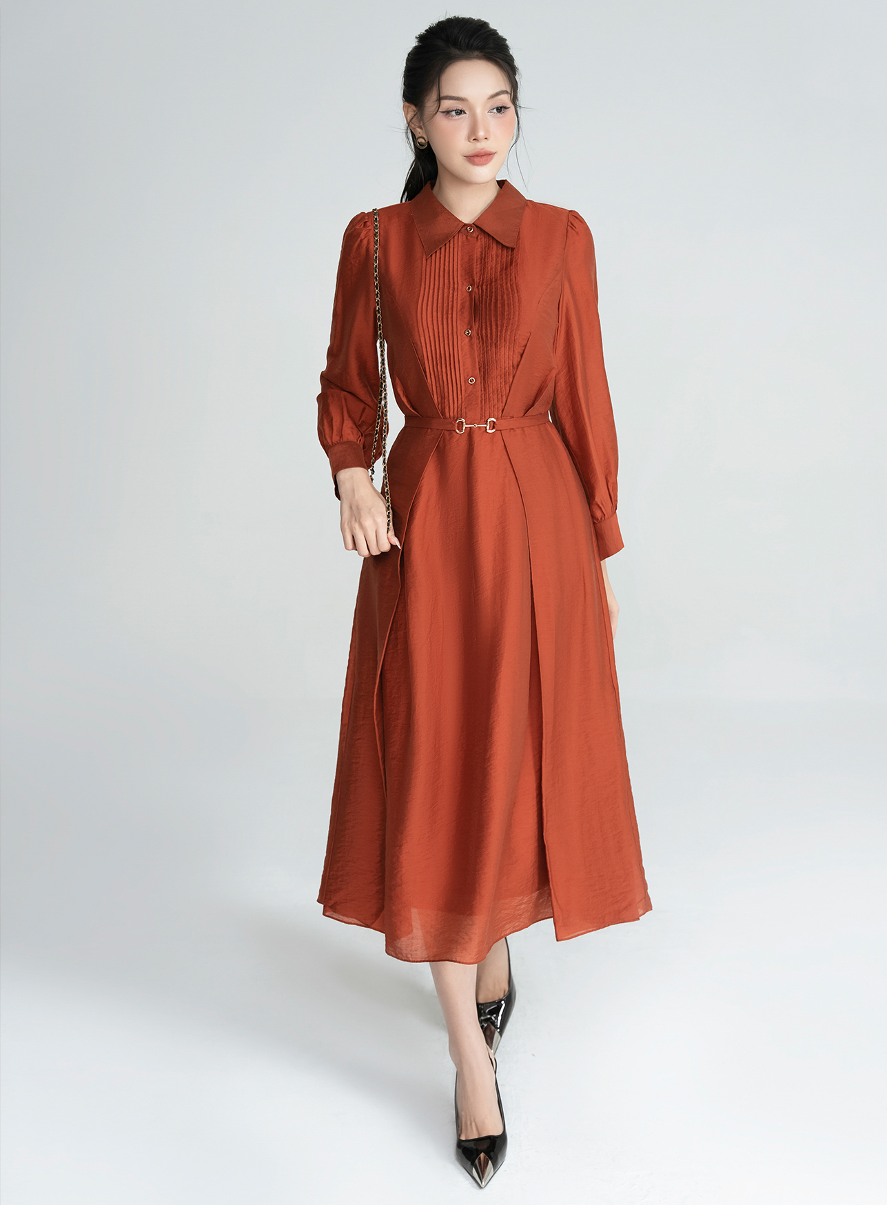 Pakaian baju paling ringkas lagi bergaya dalam almari pakaian anda - Foto 3. Váy sơ mi giản dị mà 'chanh sả' nhất tủ đồ- Ảnh 3.