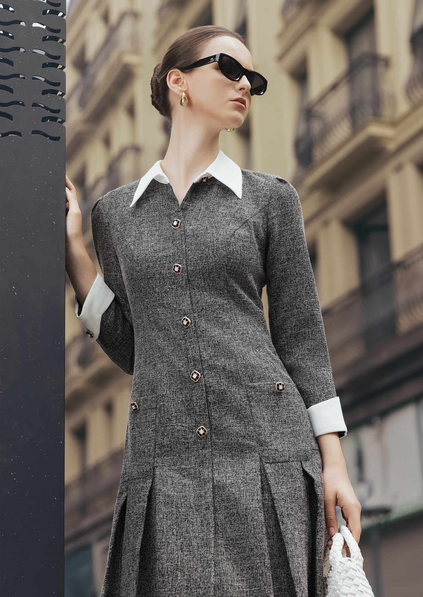 Pakaian baju paling ringkas lagi 'mewah' dalam almari pakaian anda - Foto 5. Váy sơ mi giản dị mà 'chanh sả' nhất tủ đồ- Ảnh 5.