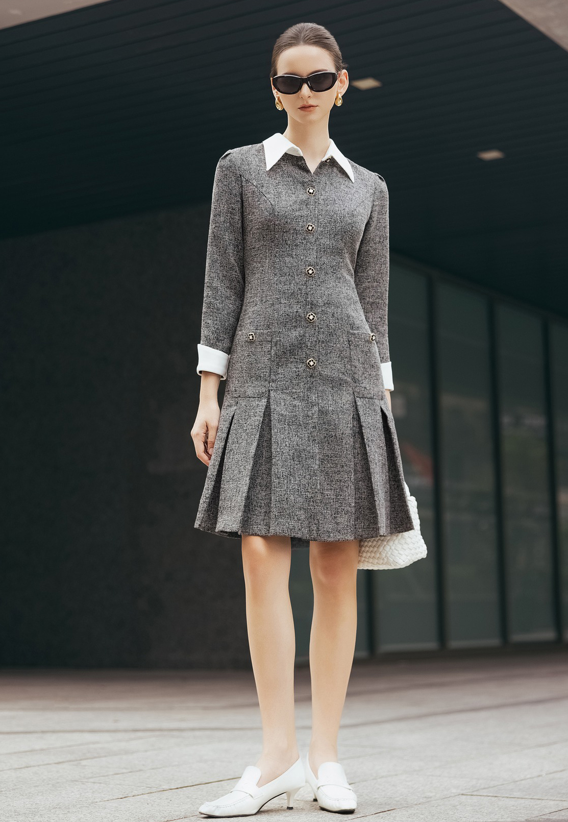 Pakaian baju paling ringkas lagi bergaya dalam almari pakaian anda - Foto 7. Váy sơ mi giản dị mà 'chanh sả' nhất tủ đồ- Ảnh 7.