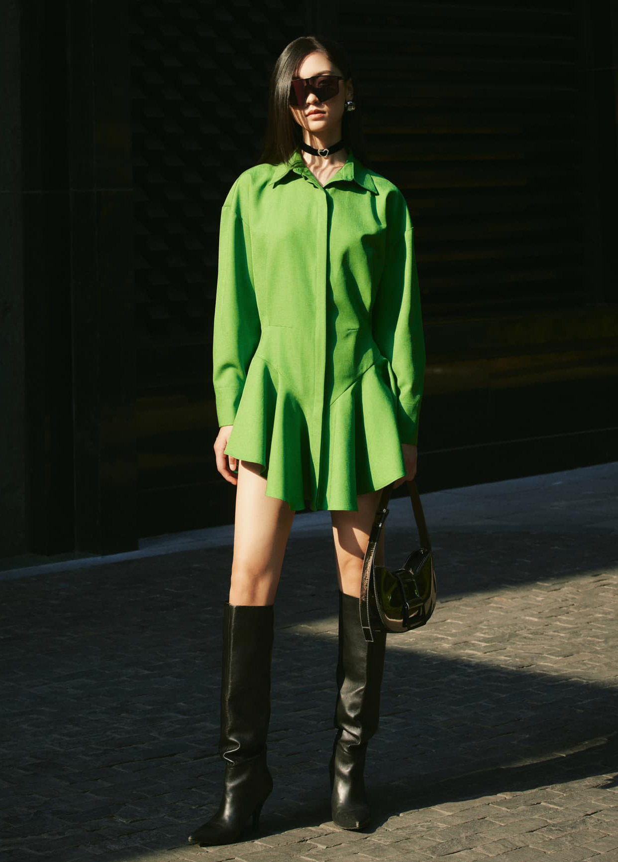 Pakaian baju paling ringkas lagi bergaya dalam almari pakaian anda - Foto 4. Váy sơ mi giản dị mà 'chanh sả' nhất tủ đồ- Ảnh 4.