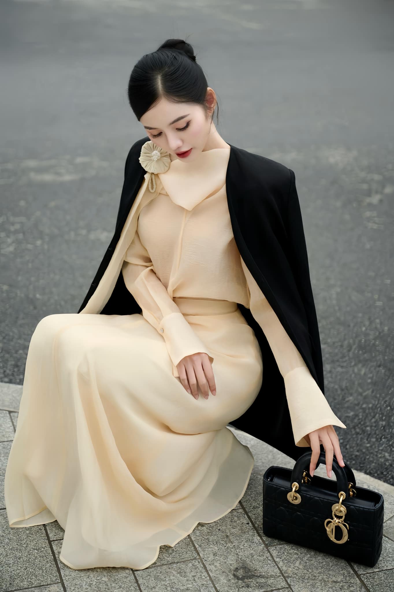 Jak sladit kabáty s oblečením do chladného počasí - Foto 1. Cách phối áo khoác với trang phục mùa lạnh- Ảnh 1.