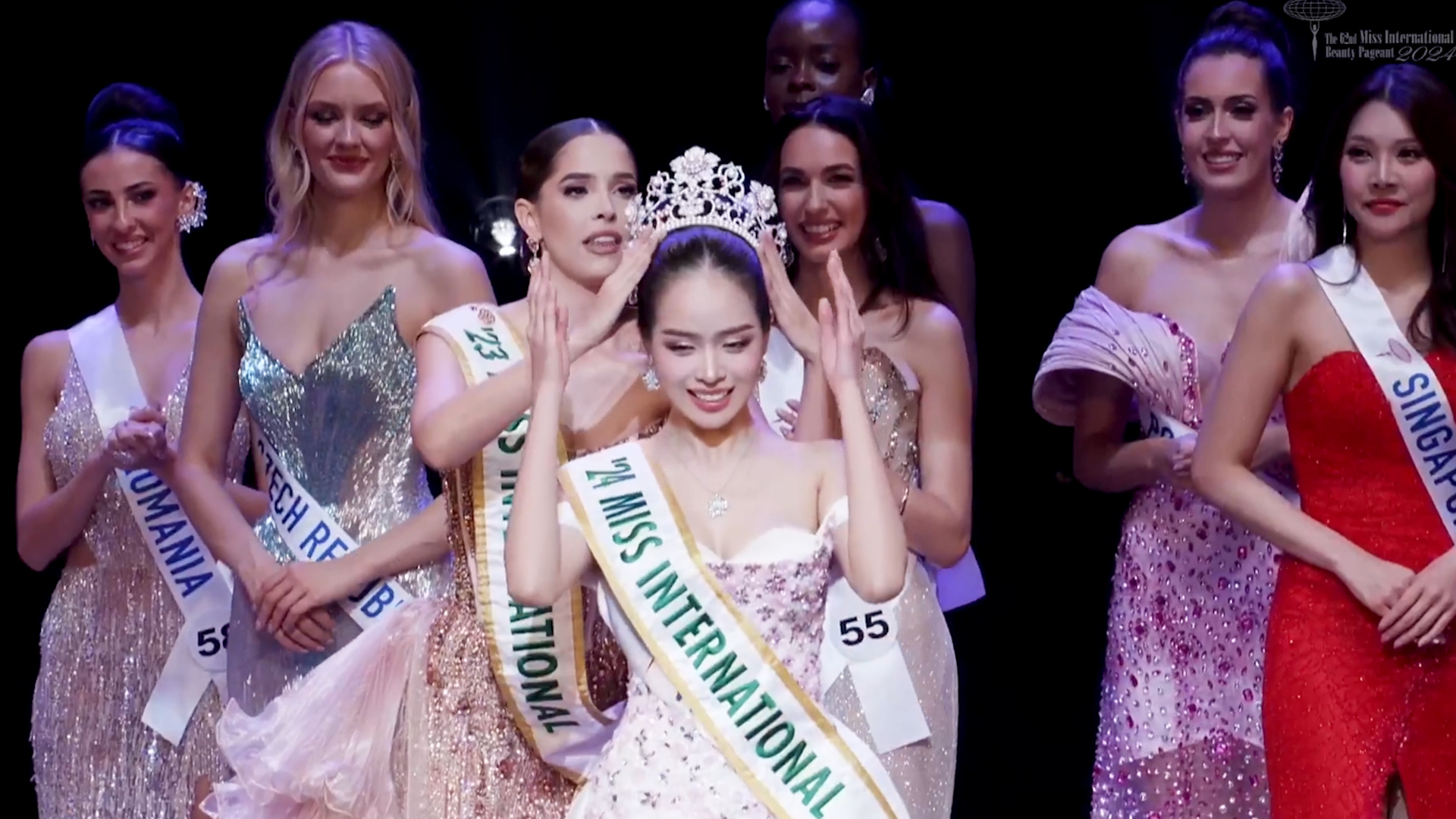 Khoảnh khắc Huỳnh Thị Thanh Thủy đăng quang Miss International 2024- Ảnh 1.