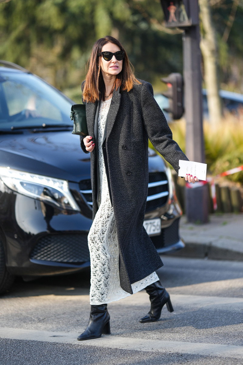 Αναδείξτε το σωματότυπό σας με μπότες και πλεκτά φορέματα - Φωτογραφία 4. Tôn hình dáng cơ thể với giày bốt và váy dệt kim- Ảnh 4.