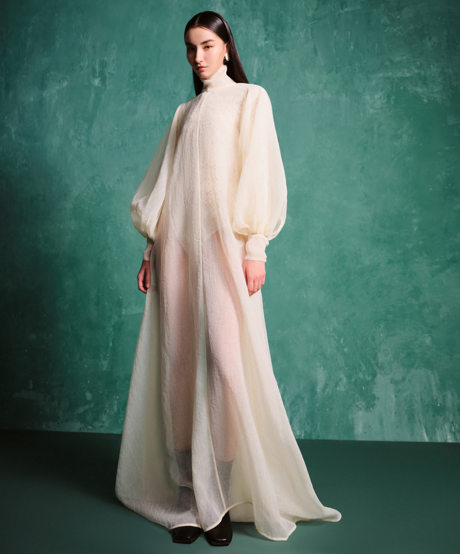 Minimalist yet elegant party dress, excellent from every angle - Photo 11. Đầm dự tiệc tối giản nhưng sang trọng, xuất sắc dưới mọi góc nhìn- Ảnh 11.