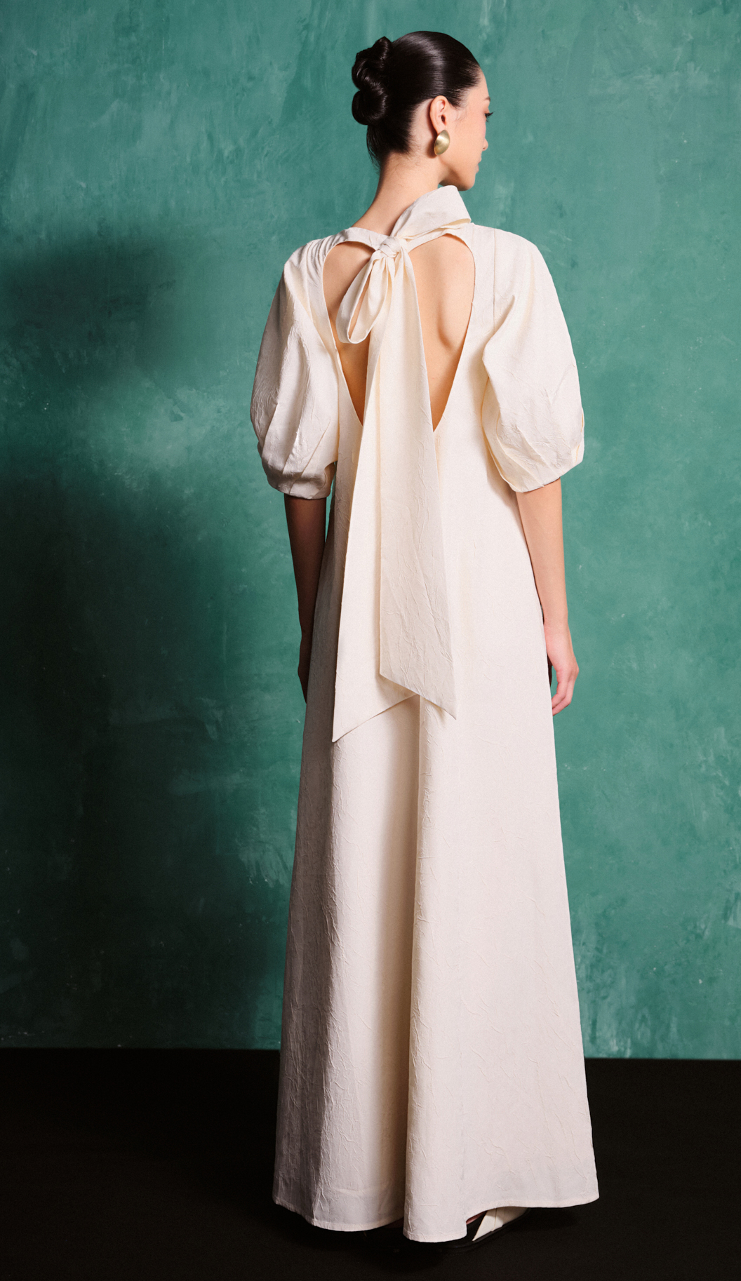 Minimalist yet elegant party dress, excellent from every angle - Photo 6. Đầm dự tiệc tối giản nhưng sang trọng, xuất sắc dưới mọi góc nhìn- Ảnh 6.