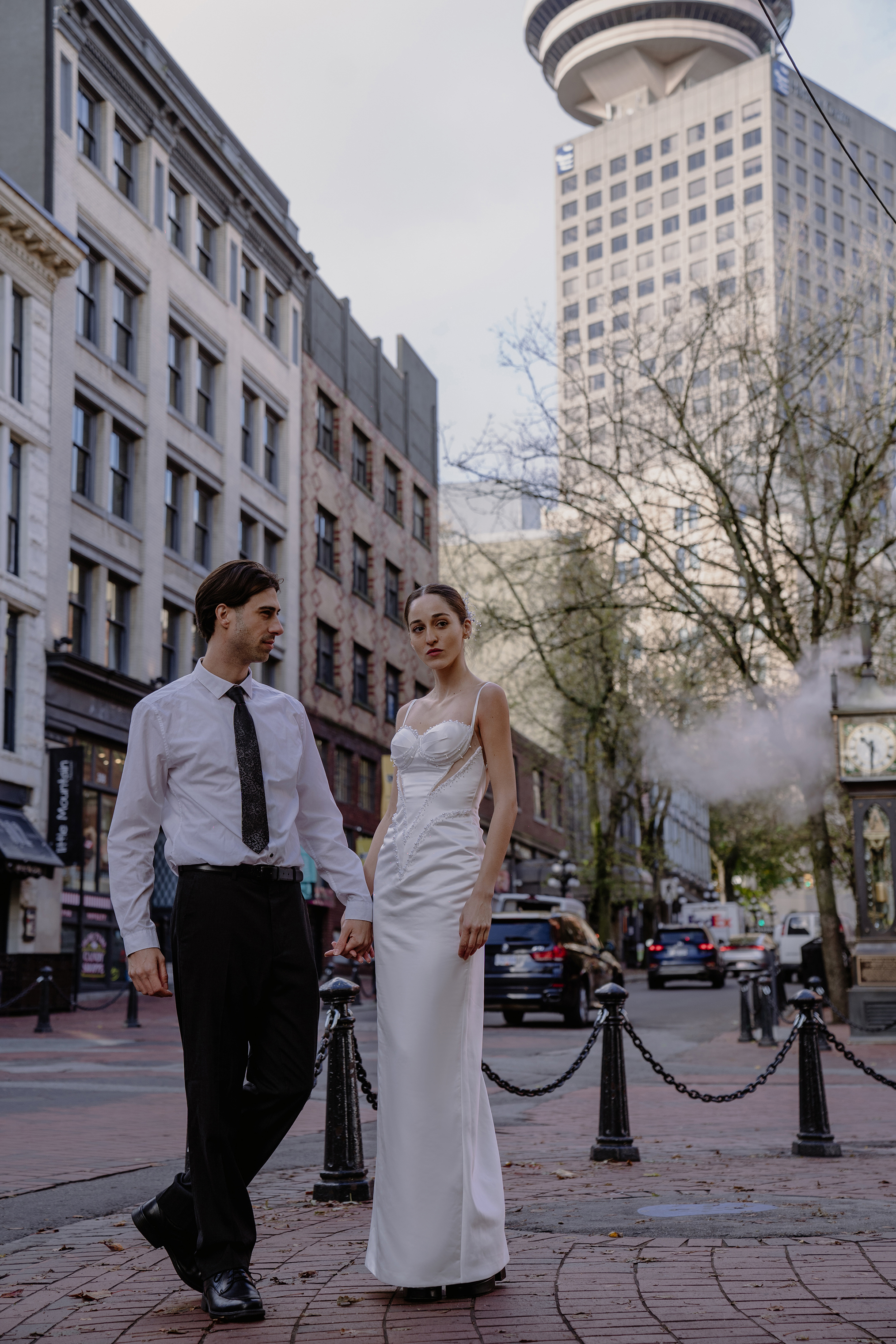 Romantické perlové svatební šaty jsou oblíbené u nevěst - Foto 7. Váy cưới đính ngọc trai lãng mạn được các cô dâu ưa thích- Ảnh 7.