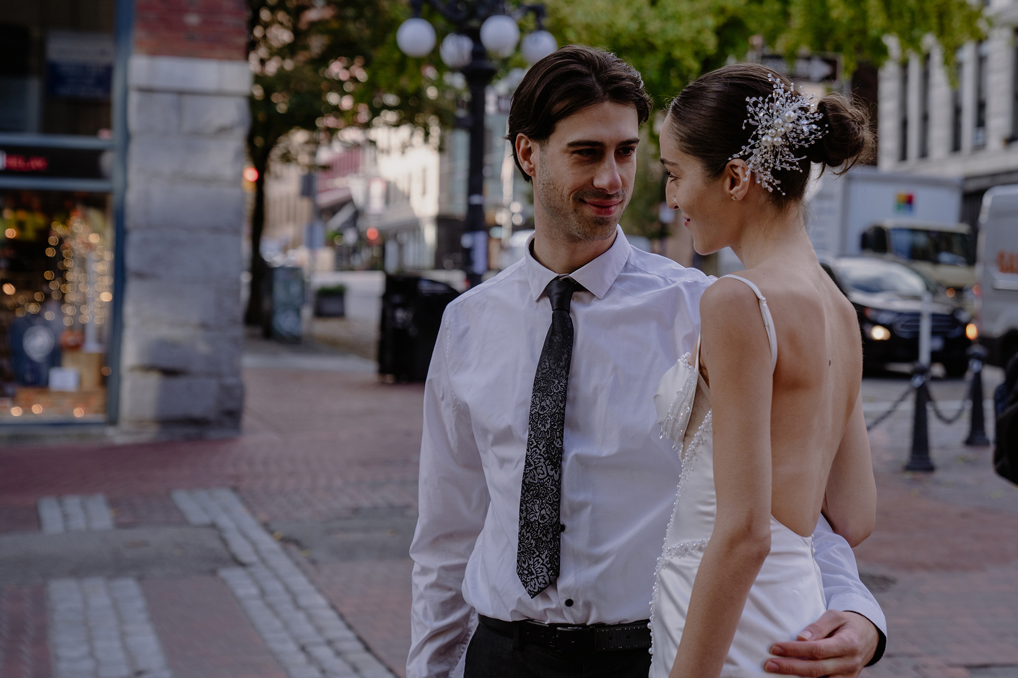 Romantické svatební šaty posázené perlami jsou u nevěst oblíbené - Foto 9. Váy cưới đính ngọc trai lãng mạn được các cô dâu ưa thích- Ảnh 9.