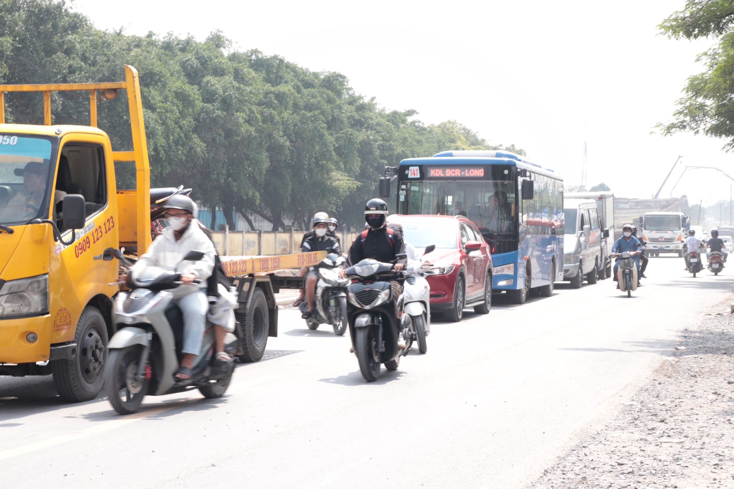 Người dân ngóng trông dự án mở rộng đường Lã Xuân Oai: 'Xong sớm để còn làm ăn'- Ảnh 3.