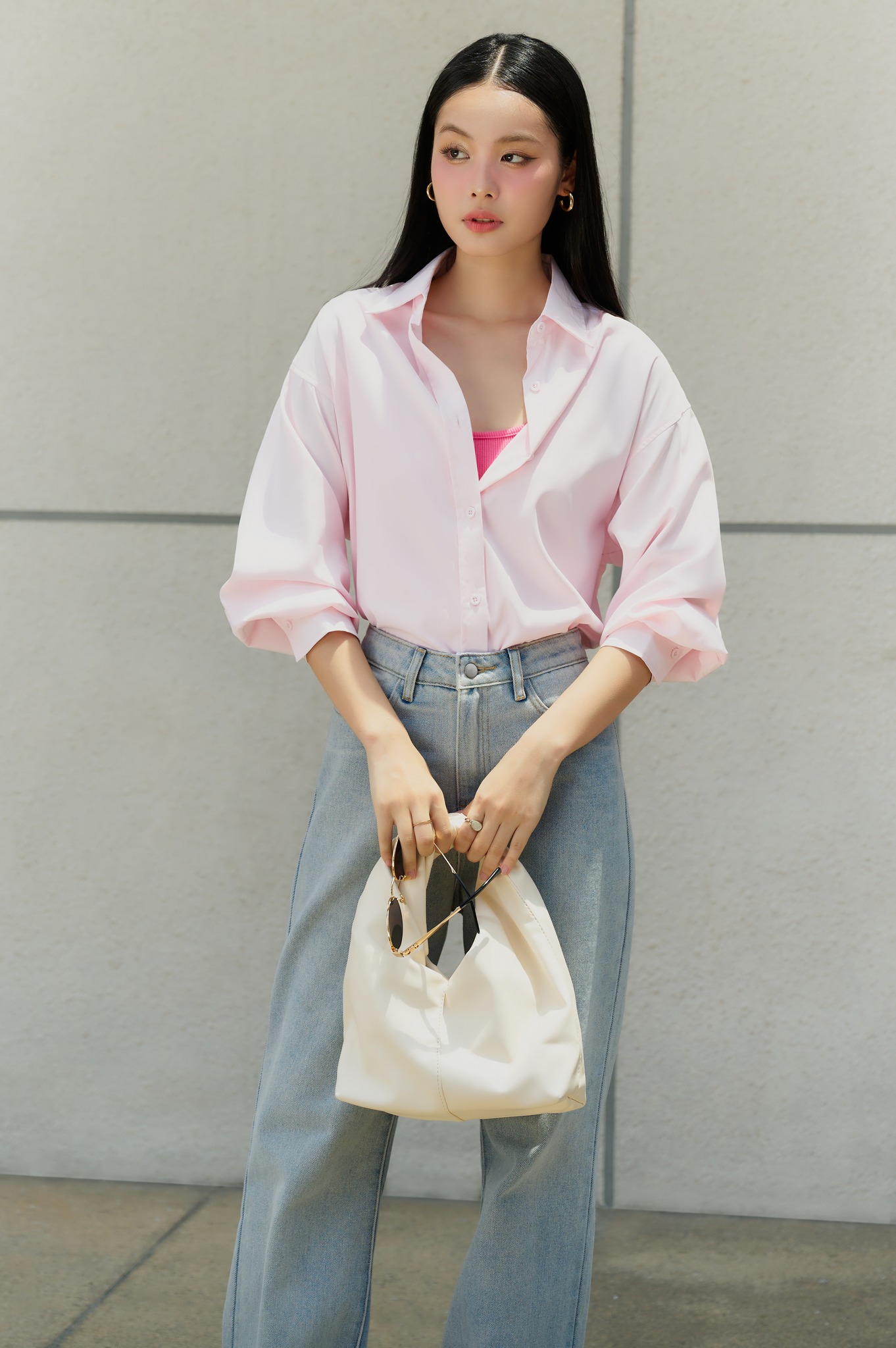Diện mạo công sở hoàn hảo với quần jeans và chân váy denim- Ảnh 2. Diện mạo công sở hoàn hảo với quần jeans và chân váy denim- Ảnh 2.