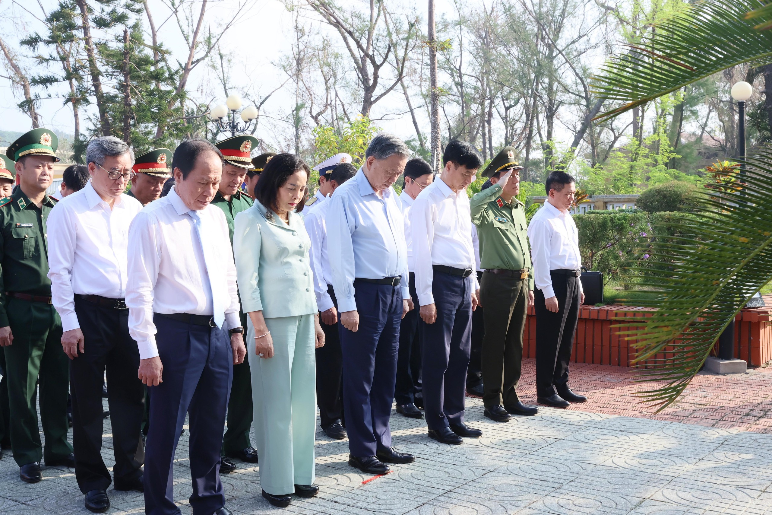 Tổng Bí thư Tô Lâm thăm và làm việc tại huyện đảo Bạch Long Vĩ- Ảnh 3.