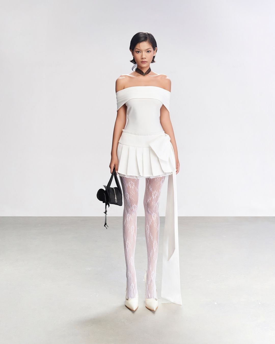 Merülj el a csipke ruhák bájában és romantikájában - 8. kép. Đắm chìm trong sự quyến rũ, lãng mạn của trang phục ren- Ảnh 8.