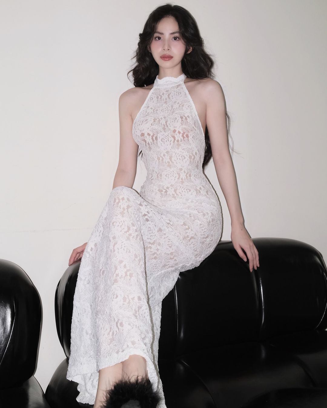 Merülj el a csipke ruhák bájában és romantikájában - 6. kép. Đắm chìm trong sự quyến rũ, lãng mạn của trang phục ren- Ảnh 6.