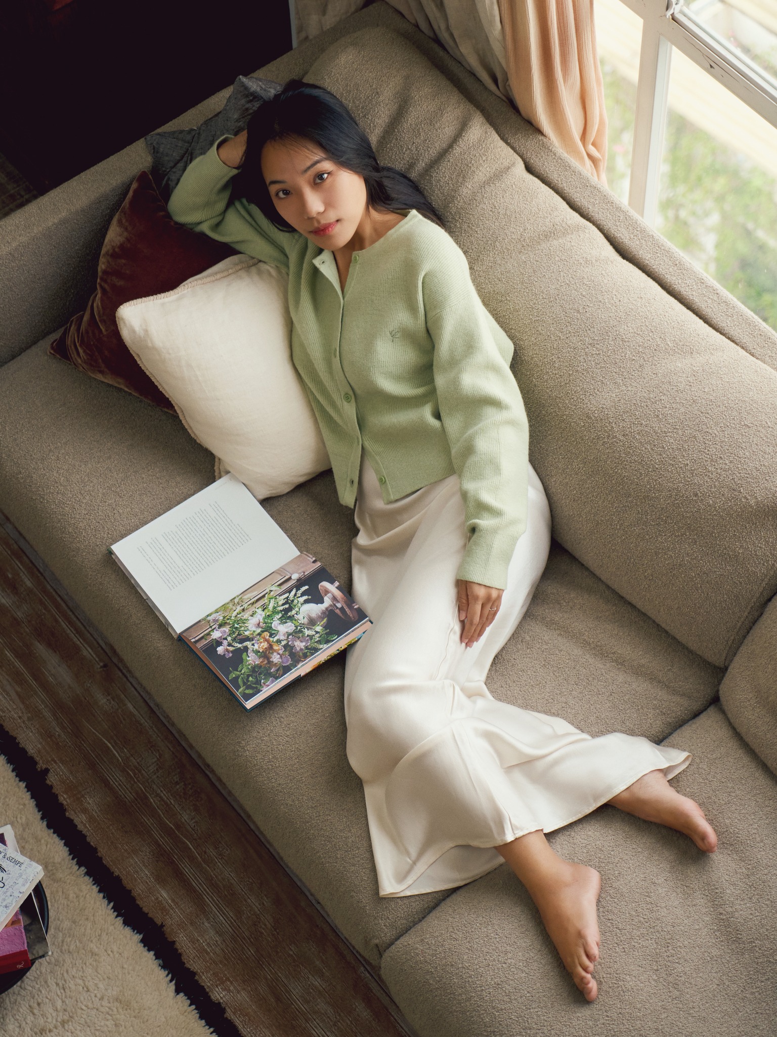 Áo len, cardigan vừa ấm vừa thanh lịch, chuẩn xu hướng mùa đông- Ảnh 1. Áo len, cardigan vừa ấm vừa thanh lịch, chuẩn xu hướng mùa đông- Ảnh 1.