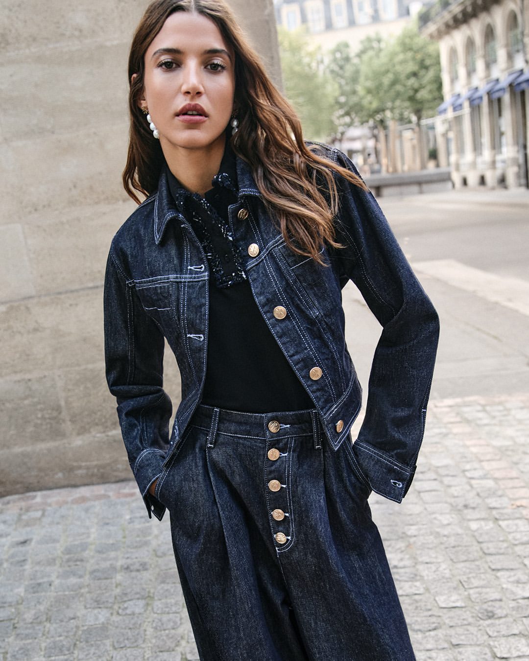 جددي إطلالتك الشتوية مع الجينز الكلاسيكي - صورة 6 Làm mới phong cách mùa đông với denim cổ điển đầy ấn tượng- Ảnh 6.