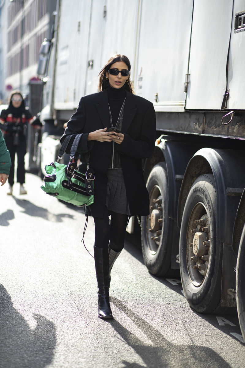 スカートとタートルネックは寒い日にぴったりの組み合わせ - 写真4。 Váy và áo cao cổ, màn song ca thành công cho những ngày trở lạnh- Ảnh 4.