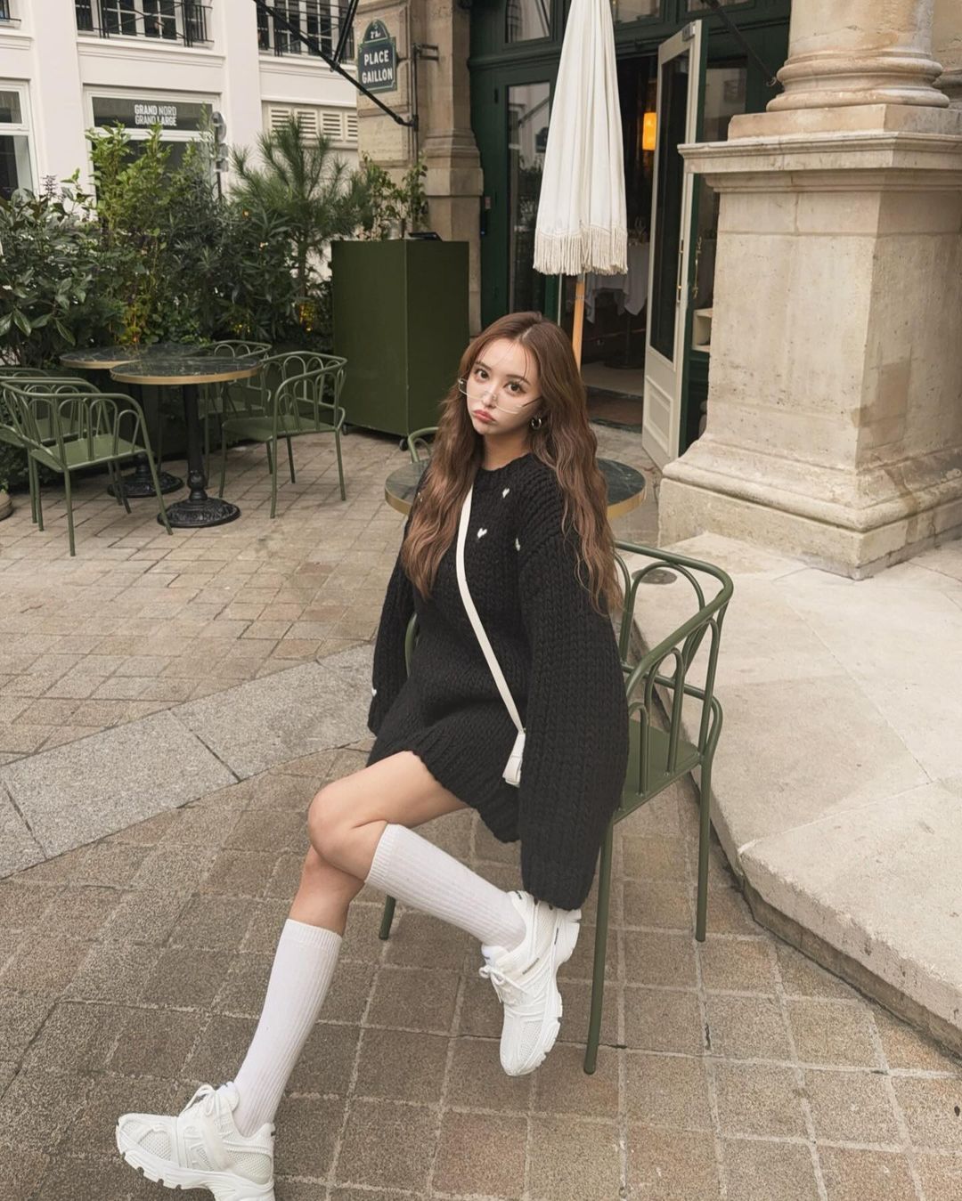 Ukažte svou postavu s trendy módou zakrývající kalhoty - Foto 5. Thả dáng với mốt giấu quần thời thượng- Ảnh 5.